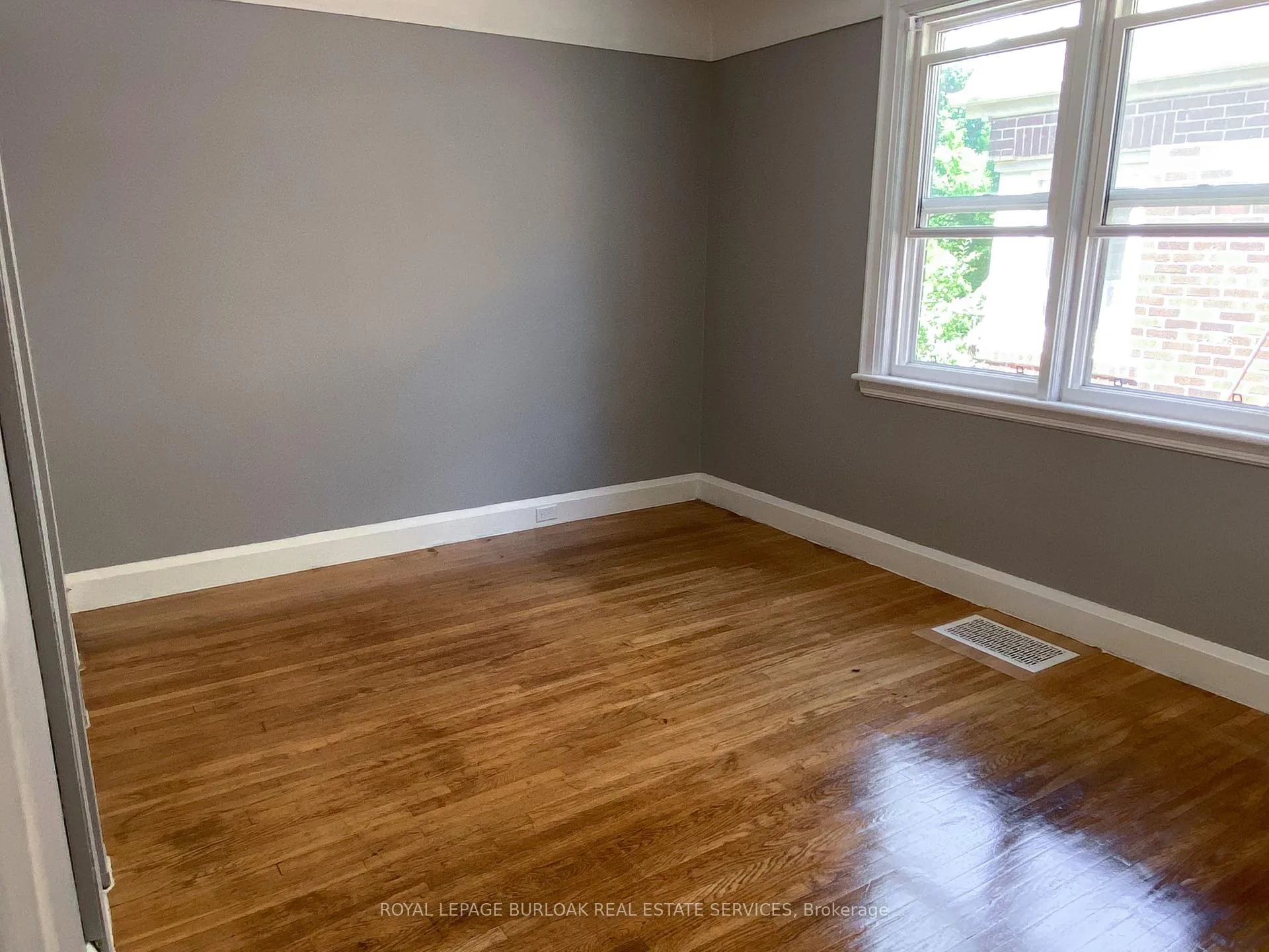 Photo 16 of 34 Hollywood Street N, Hamilton, Ainslie Wood — HOMEH