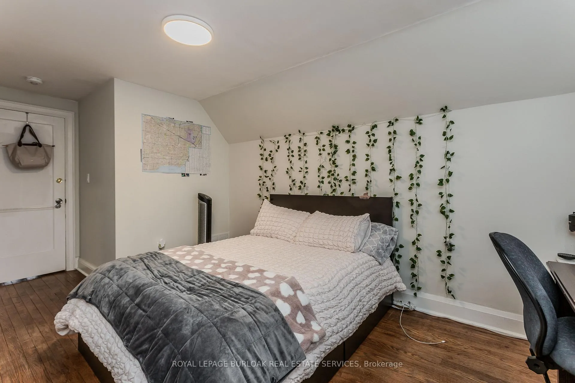 Photo 22 of 34 Hollywood Street N, Hamilton, Ainslie Wood — HOMEH