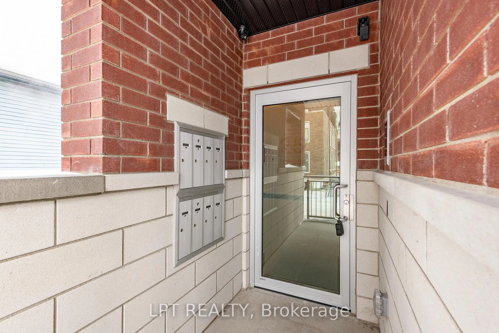 Photo 3 of Unit 2, 250 Shakespeare Street, Ottawa, Vanier — HOMEH