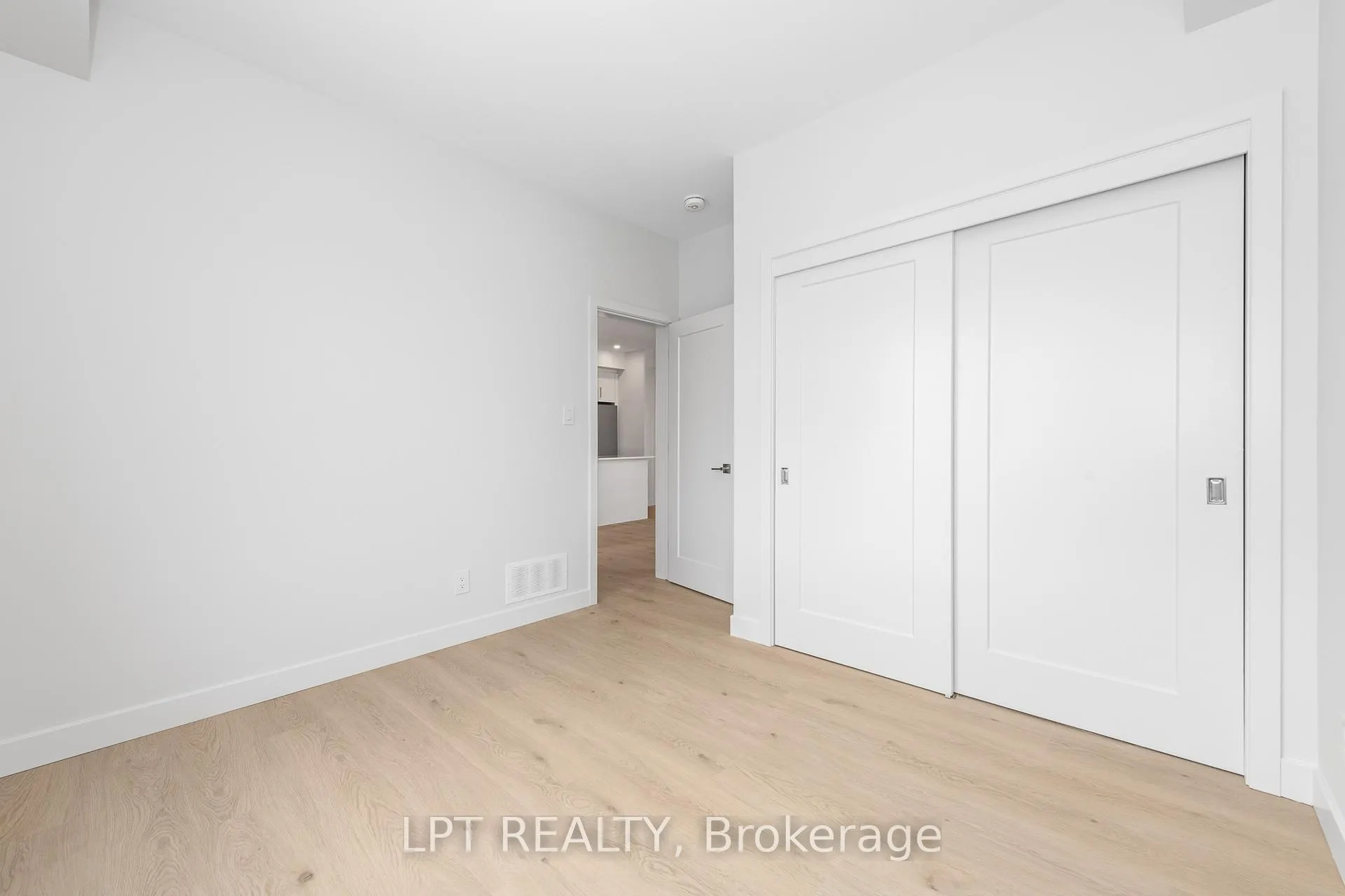 Photo 5 of Unit 2, 250 Shakespeare Street, Ottawa, Vanier — HOMEH