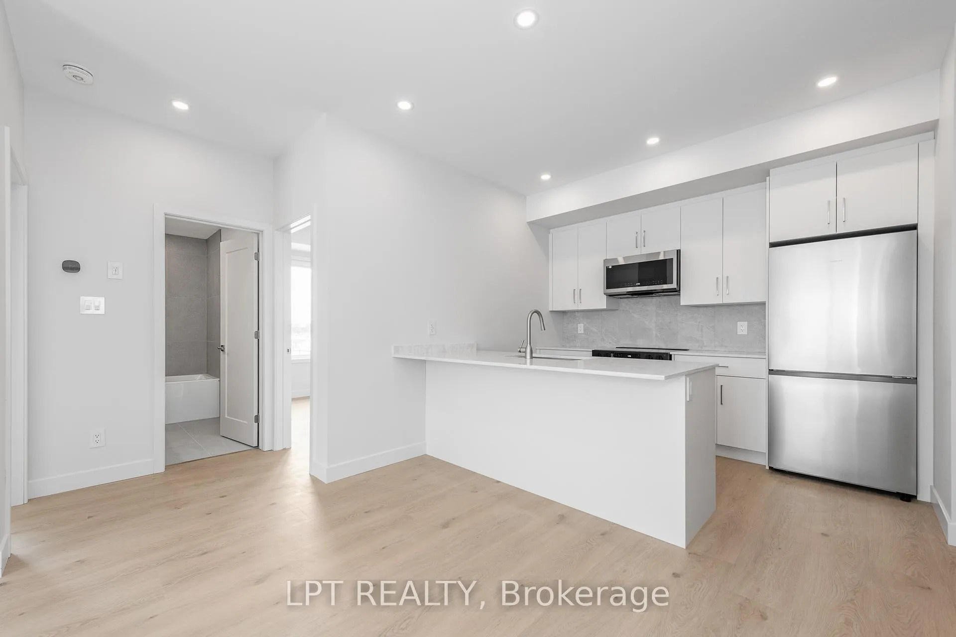 Photo 6 of Unit 2, 250 Shakespeare Street, Ottawa, Vanier — HOMEH