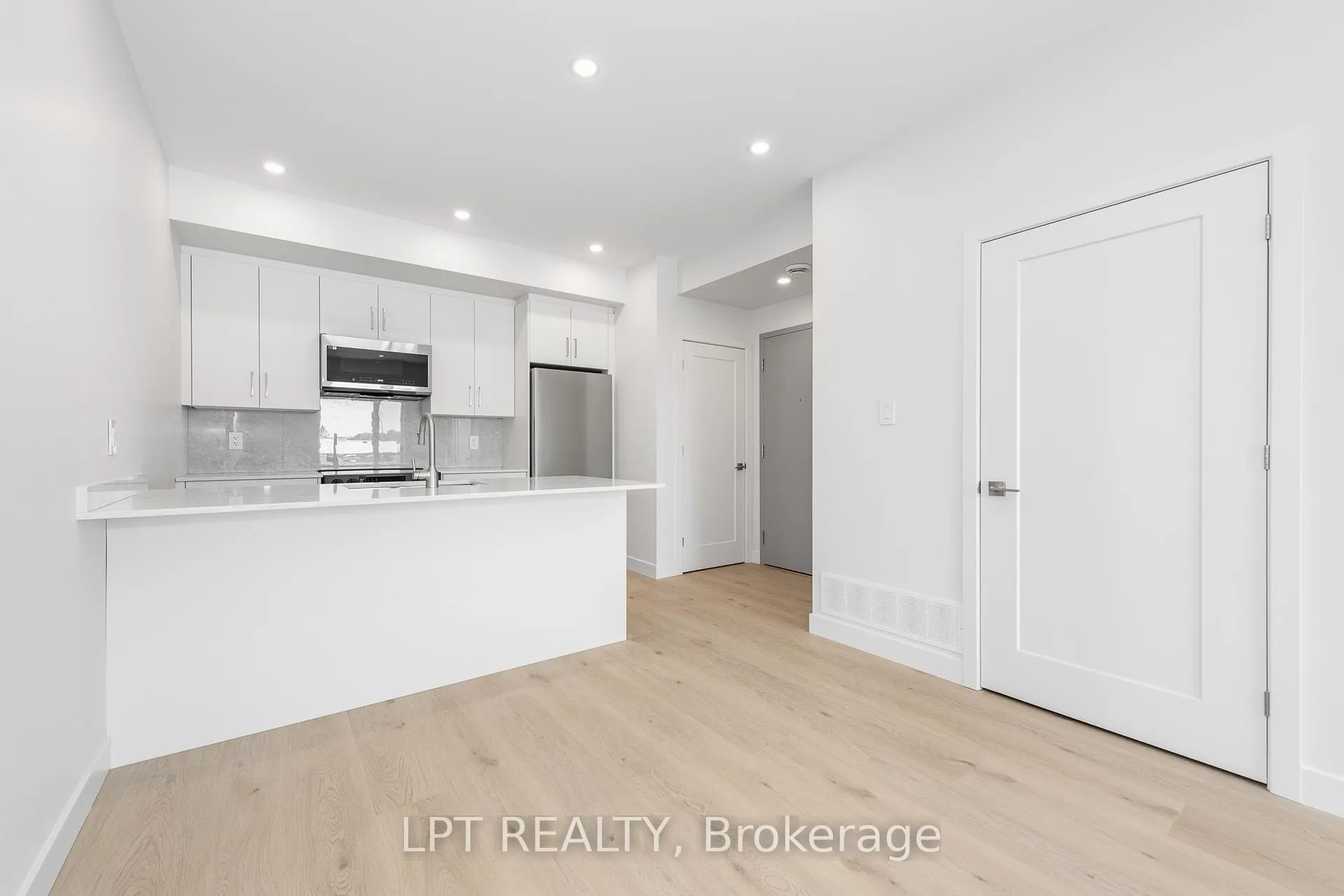 Photo 7 of Unit 2, 250 Shakespeare Street, Ottawa, Vanier — HOMEH