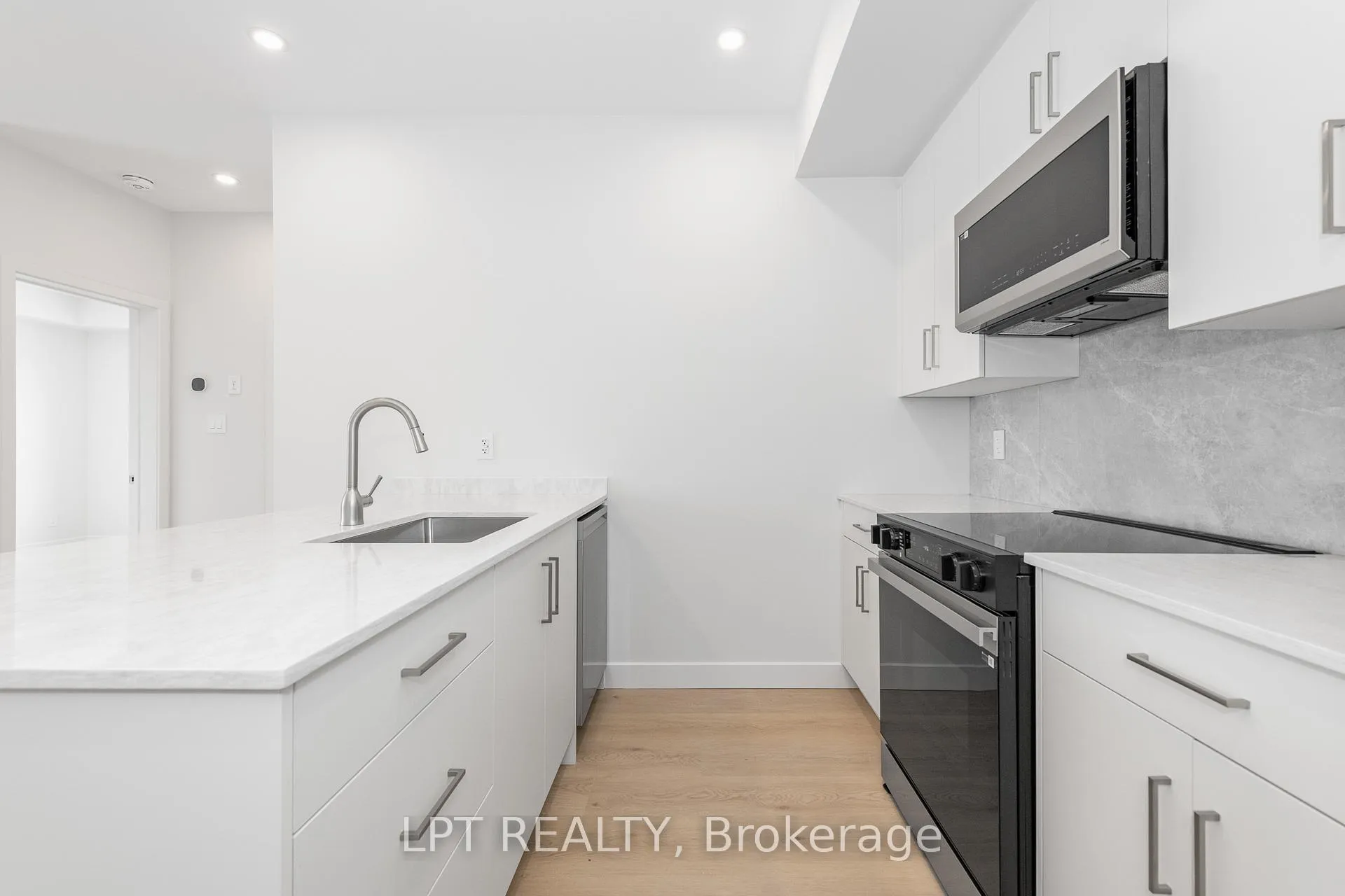 Photo 8 of Unit 2, 250 Shakespeare Street, Ottawa, Vanier — HOMEH