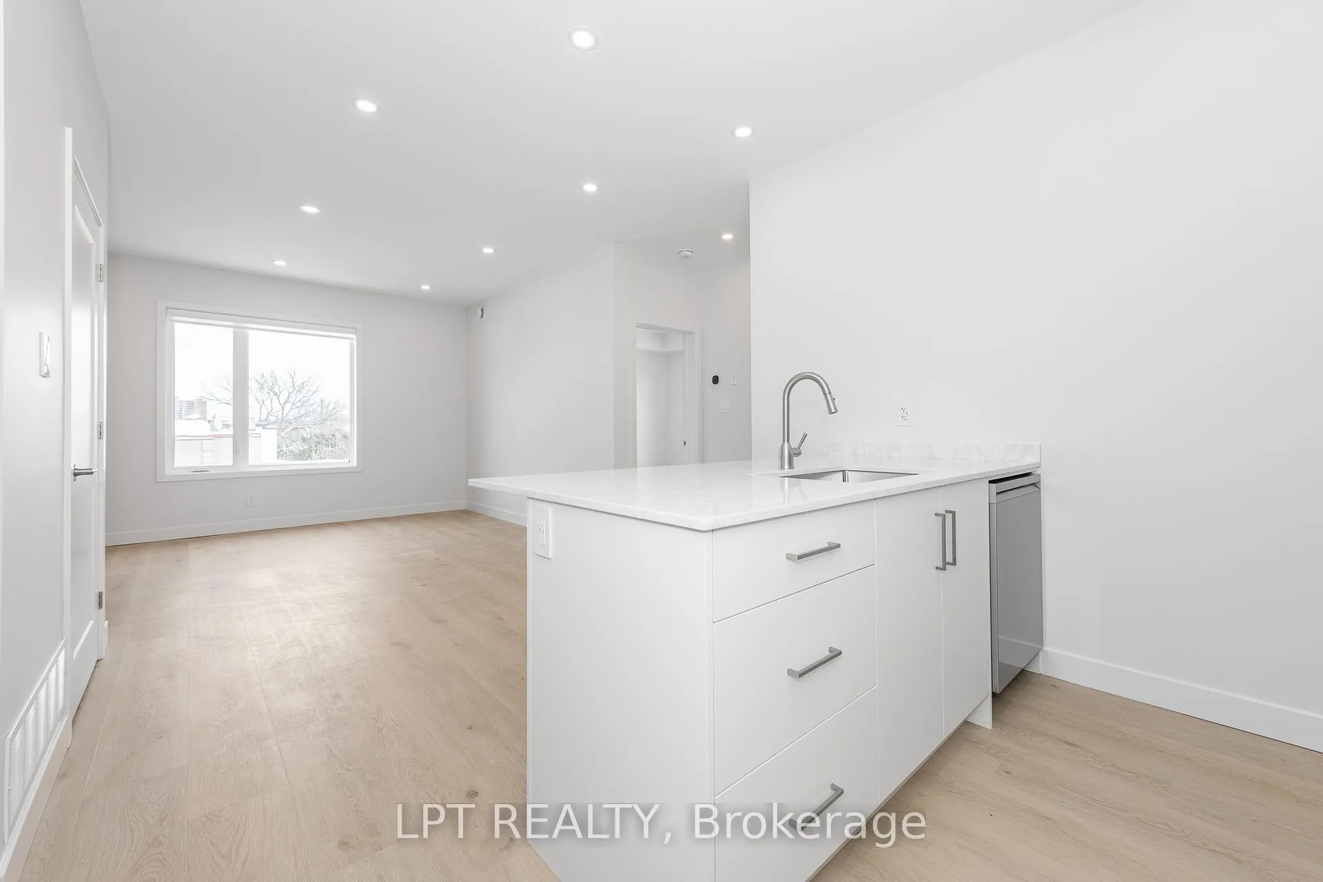 Photo 9 of Unit 2, 250 Shakespeare Street, Ottawa, Vanier — HOMEH