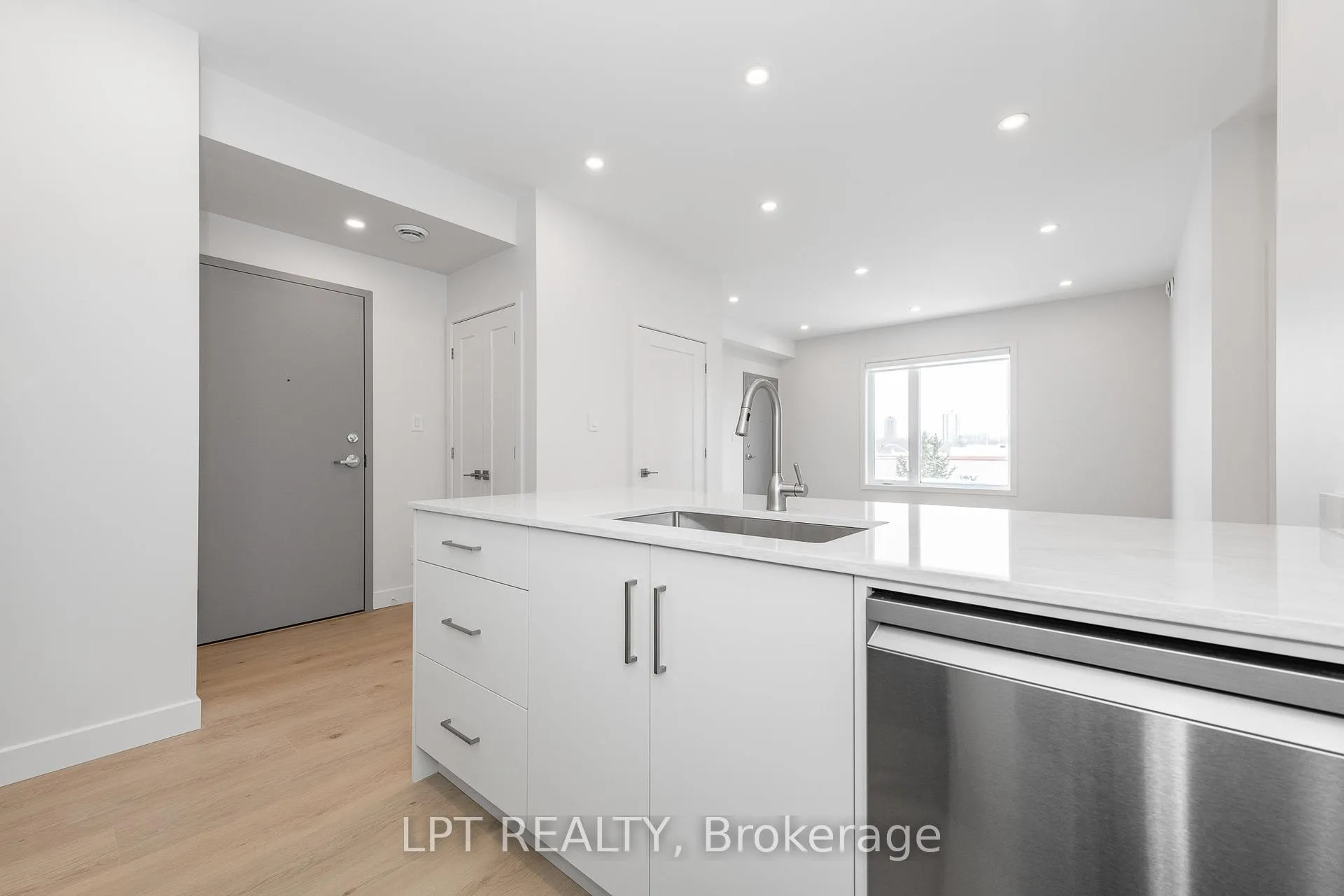 Photo 10 of Unit 2, 250 Shakespeare Street, Ottawa, Vanier — HOMEH