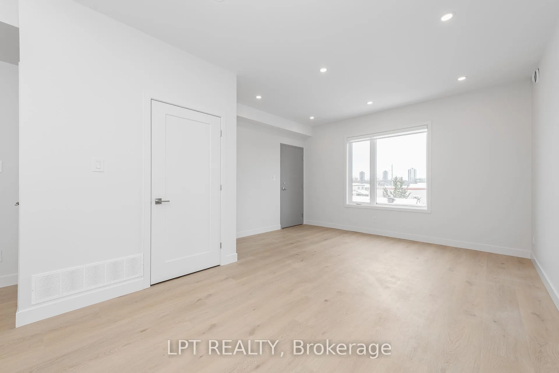 Photo 11 of Unit 2, 250 Shakespeare Street, Ottawa, Vanier — HOMEH