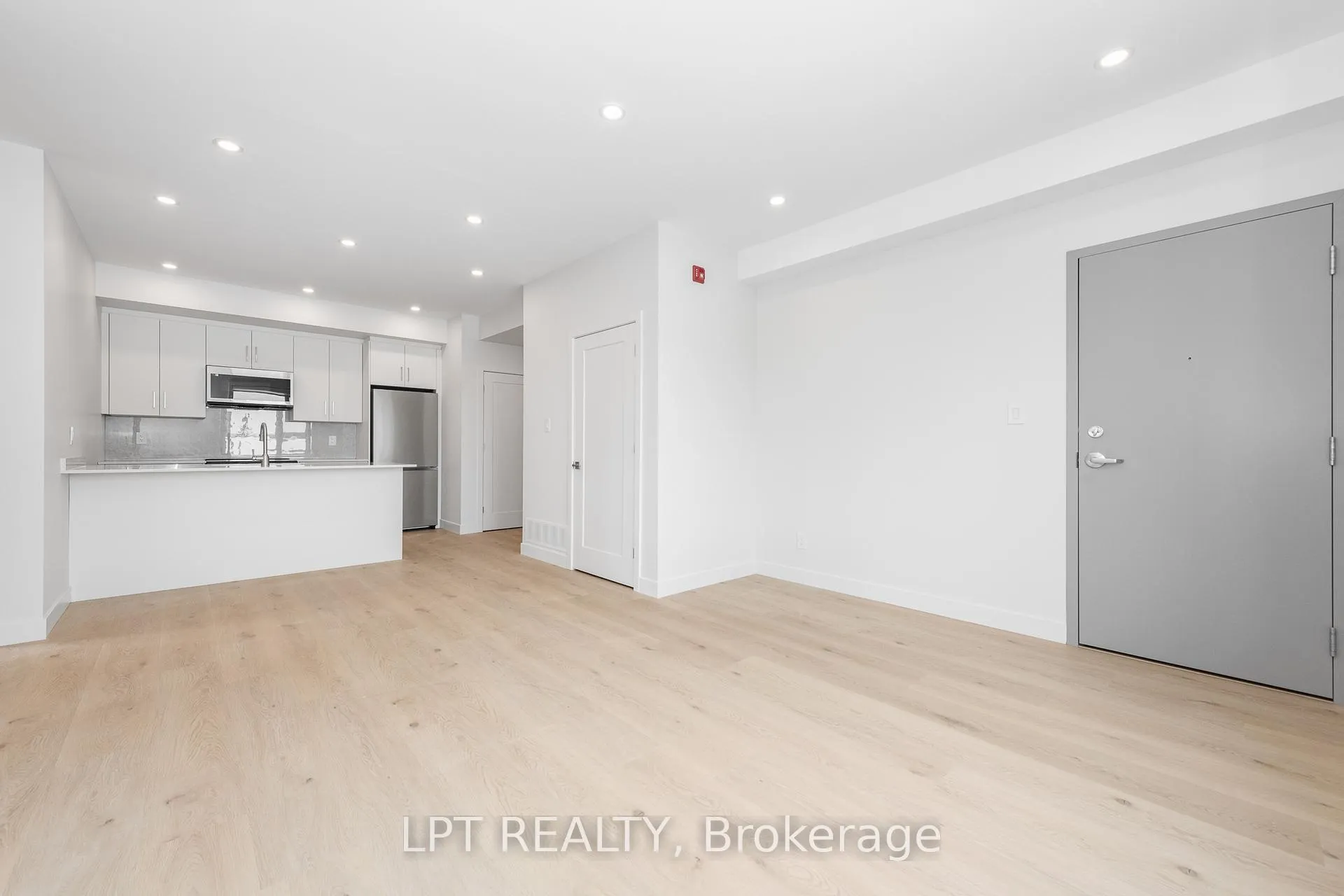 Photo 12 of Unit 2, 250 Shakespeare Street, Ottawa, Vanier — HOMEH