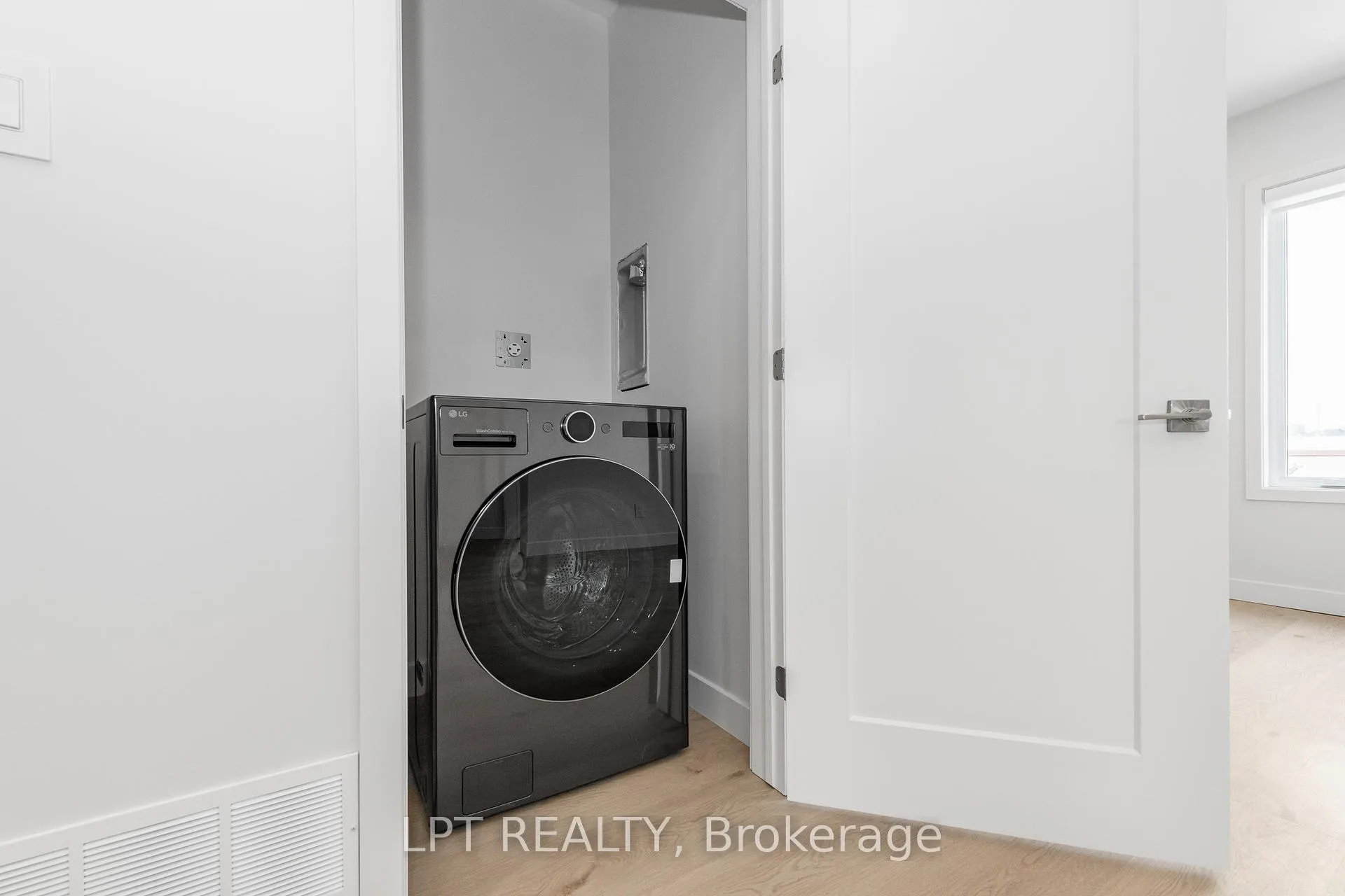 Photo 14 of Unit 2, 250 Shakespeare Street, Ottawa, Vanier — HOMEH