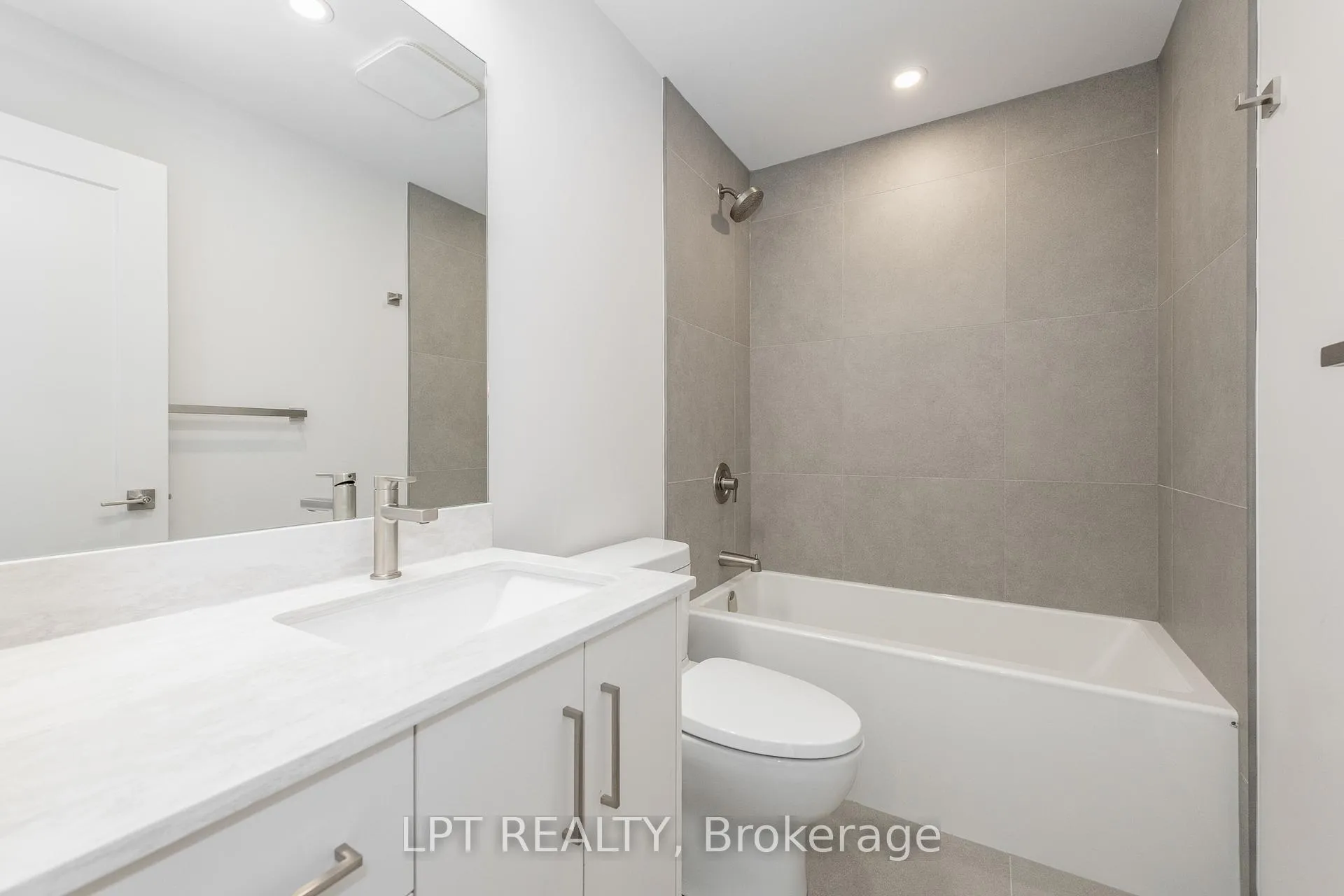 Photo 15 of Unit 2, 250 Shakespeare Street, Ottawa, Vanier — HOMEH