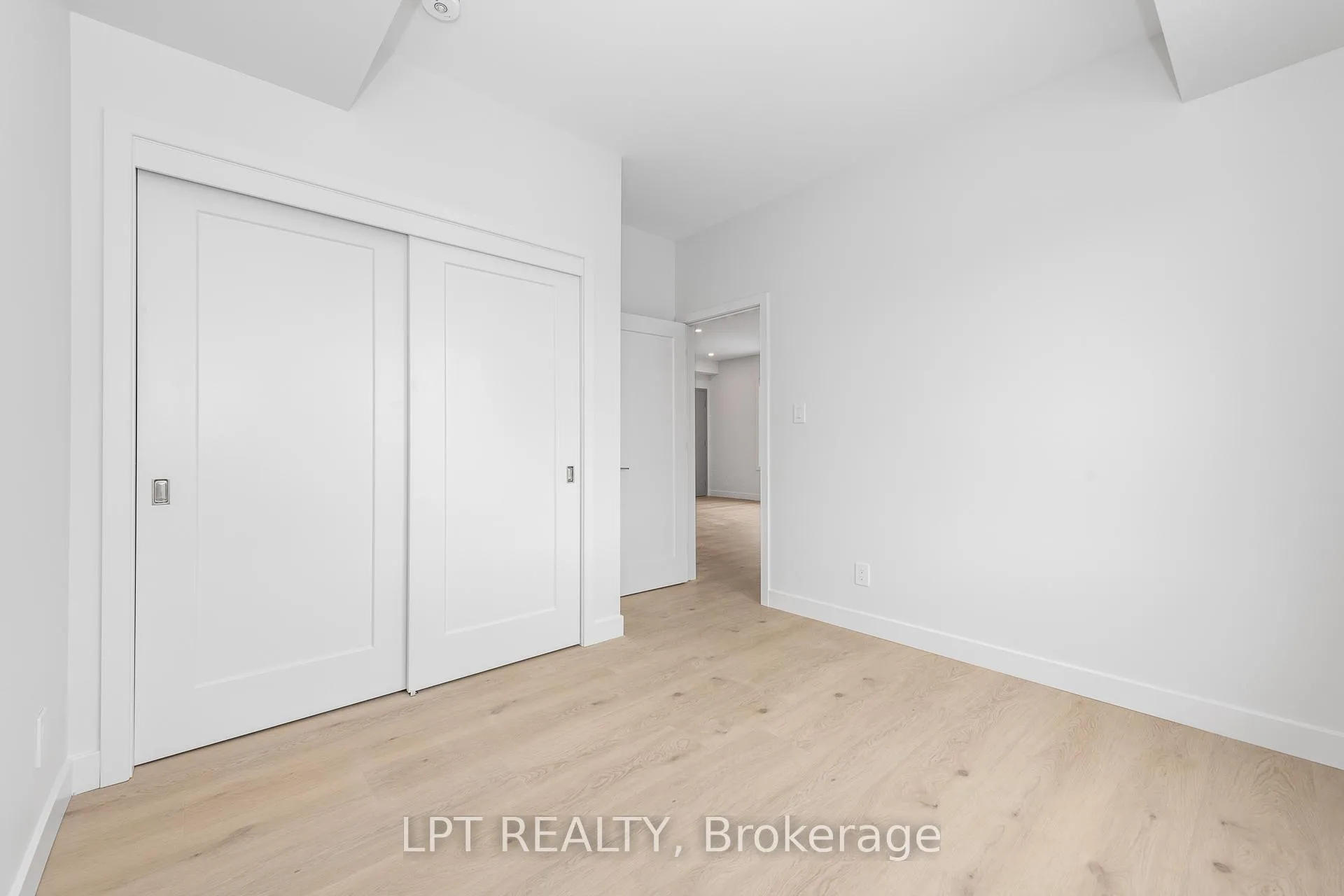 Photo 18 of Unit 2, 250 Shakespeare Street, Ottawa, Vanier — HOMEH