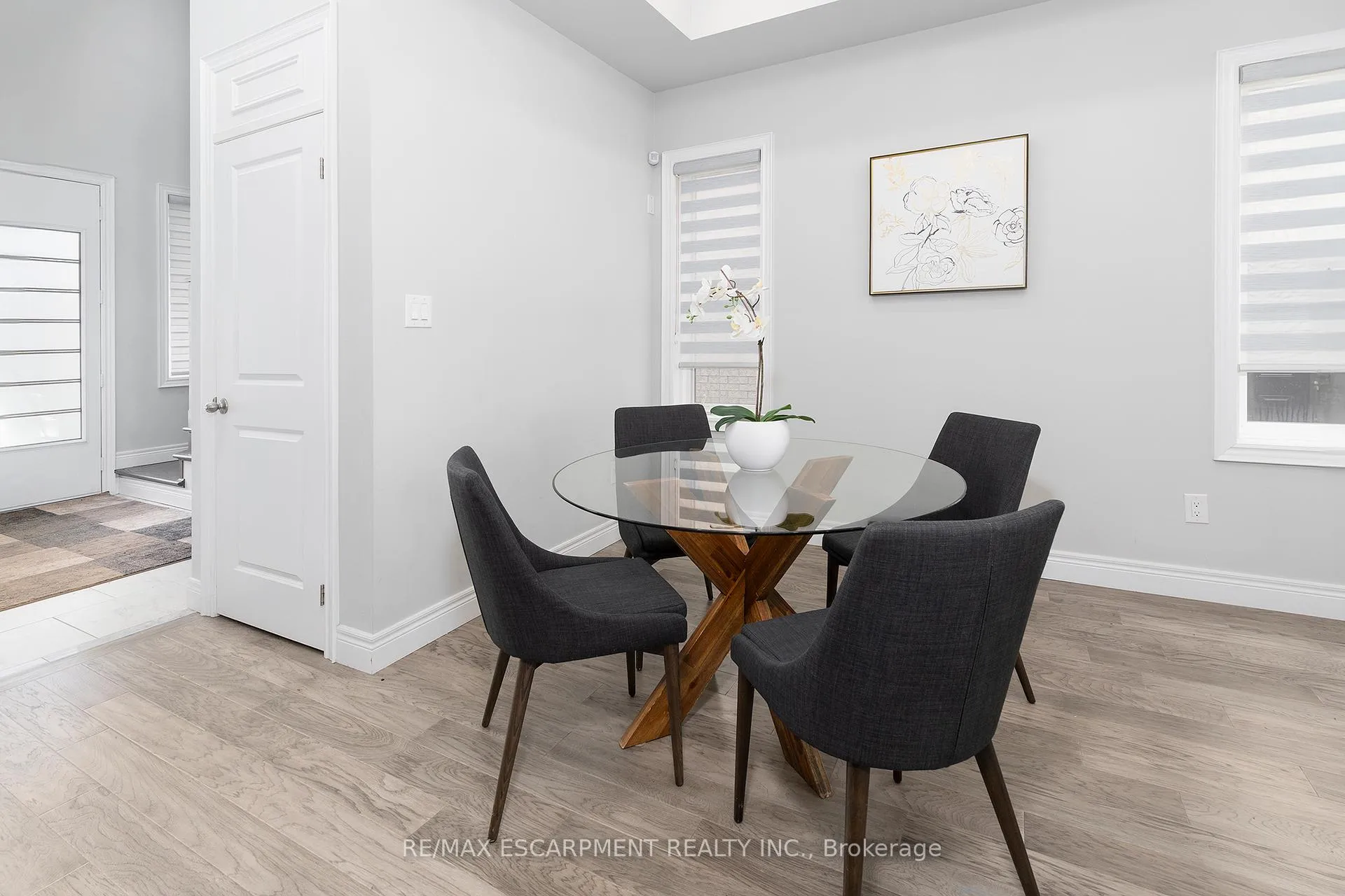 Photo 4 of 44 Miller Drive, Hamilton, Ancaster — HOMEH