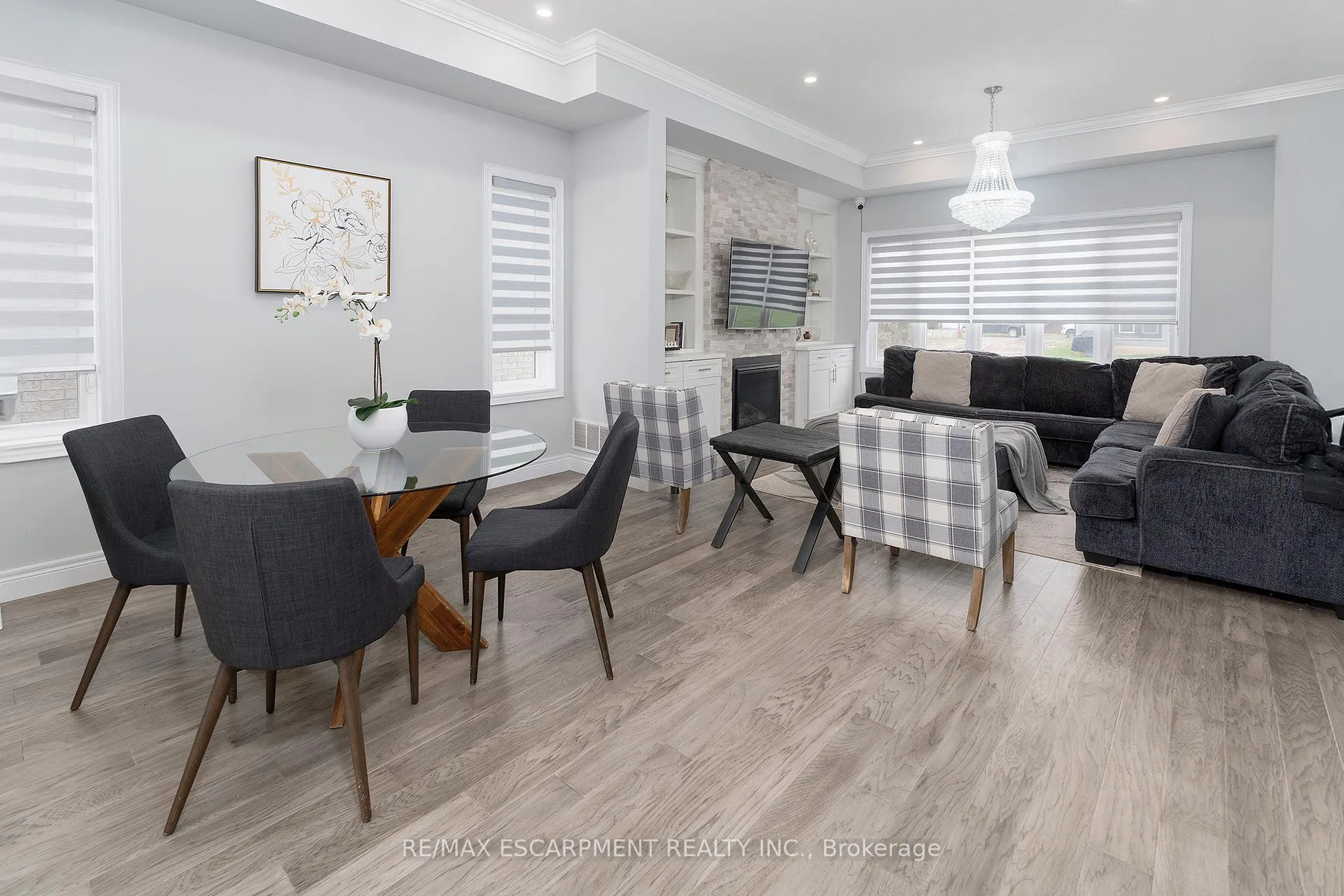 Photo 5 of 44 Miller Drive, Hamilton, Ancaster — HOMEH