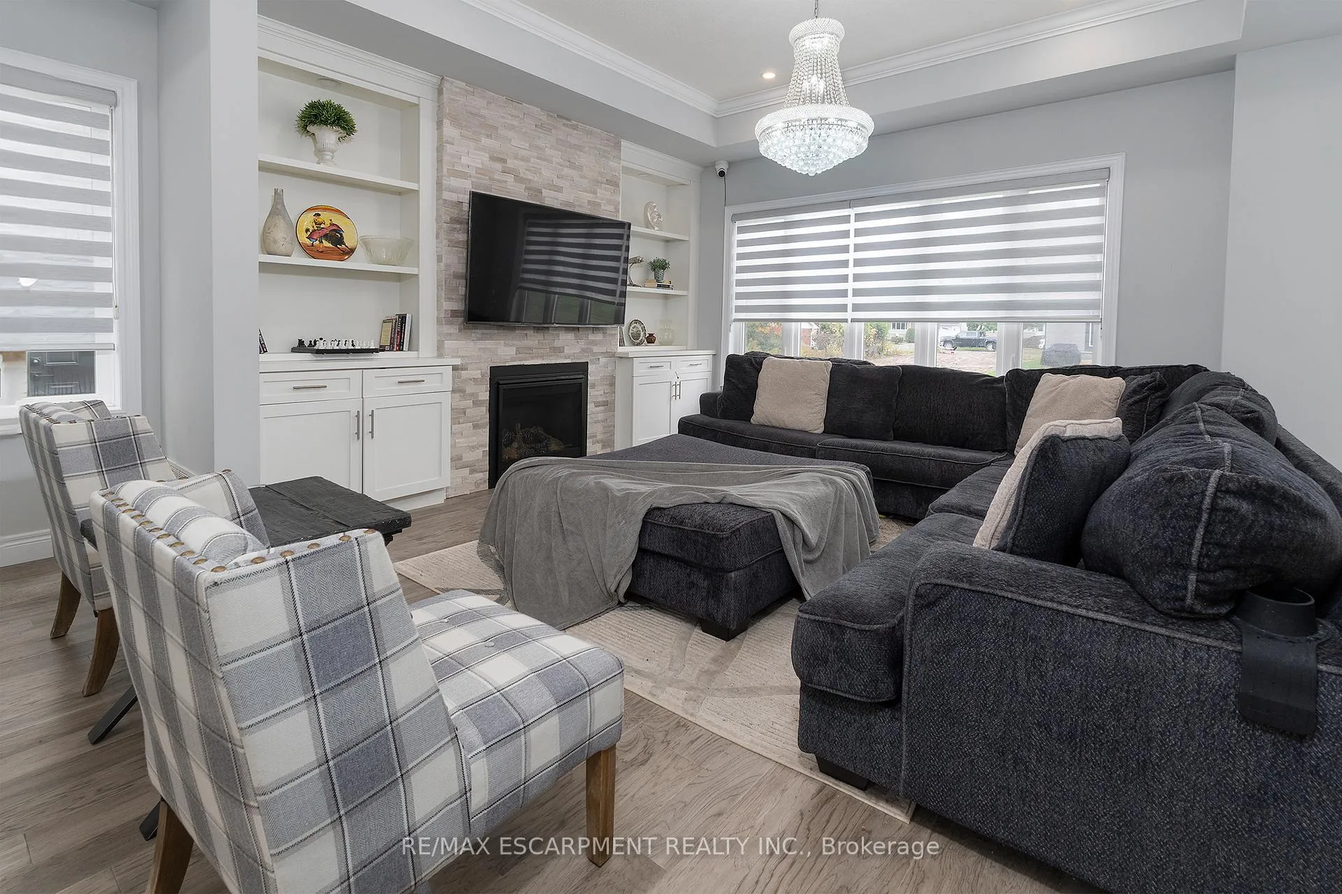 Photo 7 of 44 Miller Drive, Hamilton, Ancaster — HOMEH