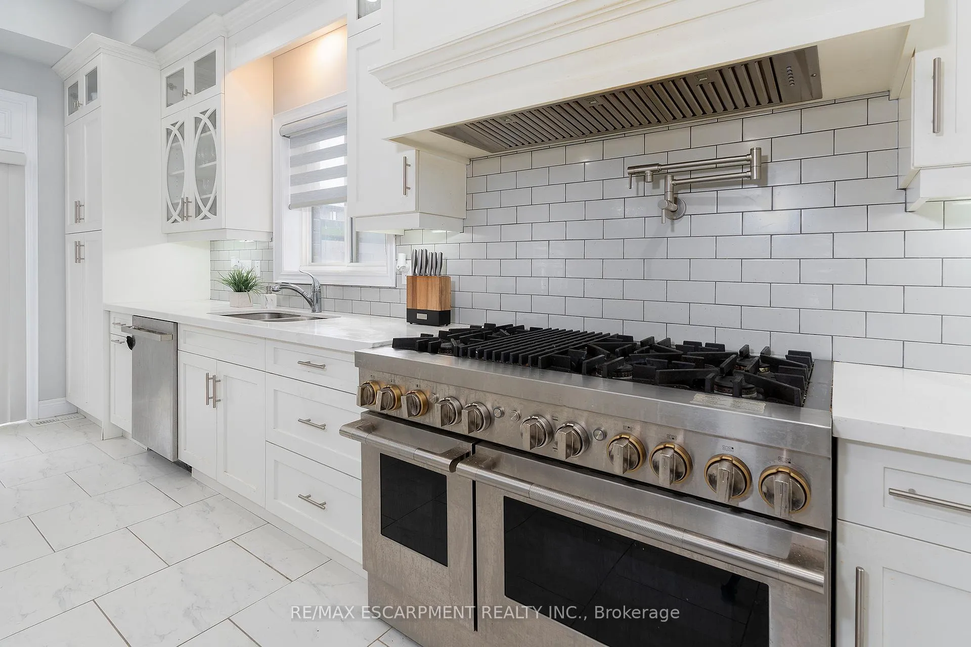 Photo 9 of 44 Miller Drive, Hamilton, Ancaster — HOMEH