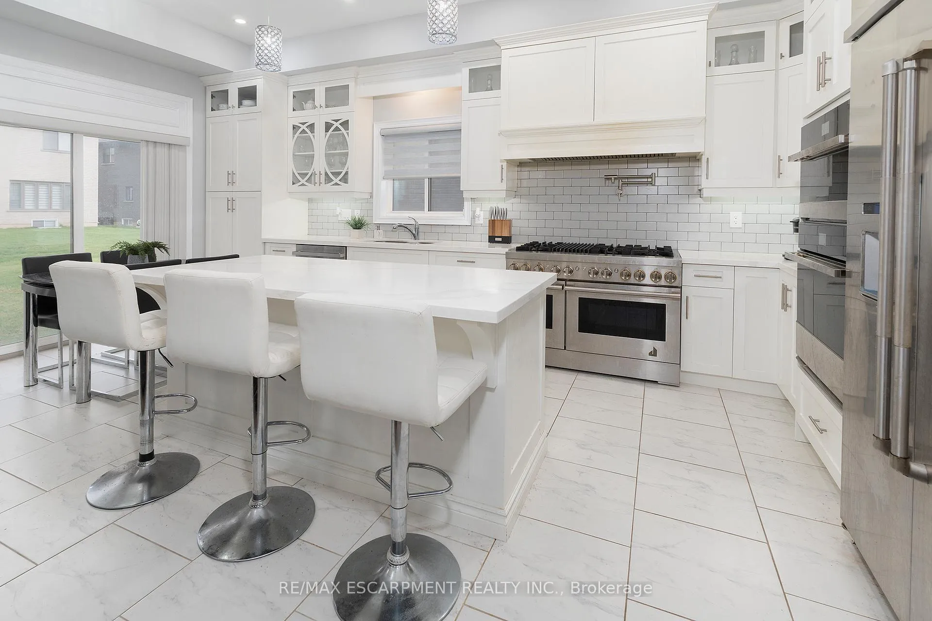 Photo 10 of 44 Miller Drive, Hamilton, Ancaster — HOMEH