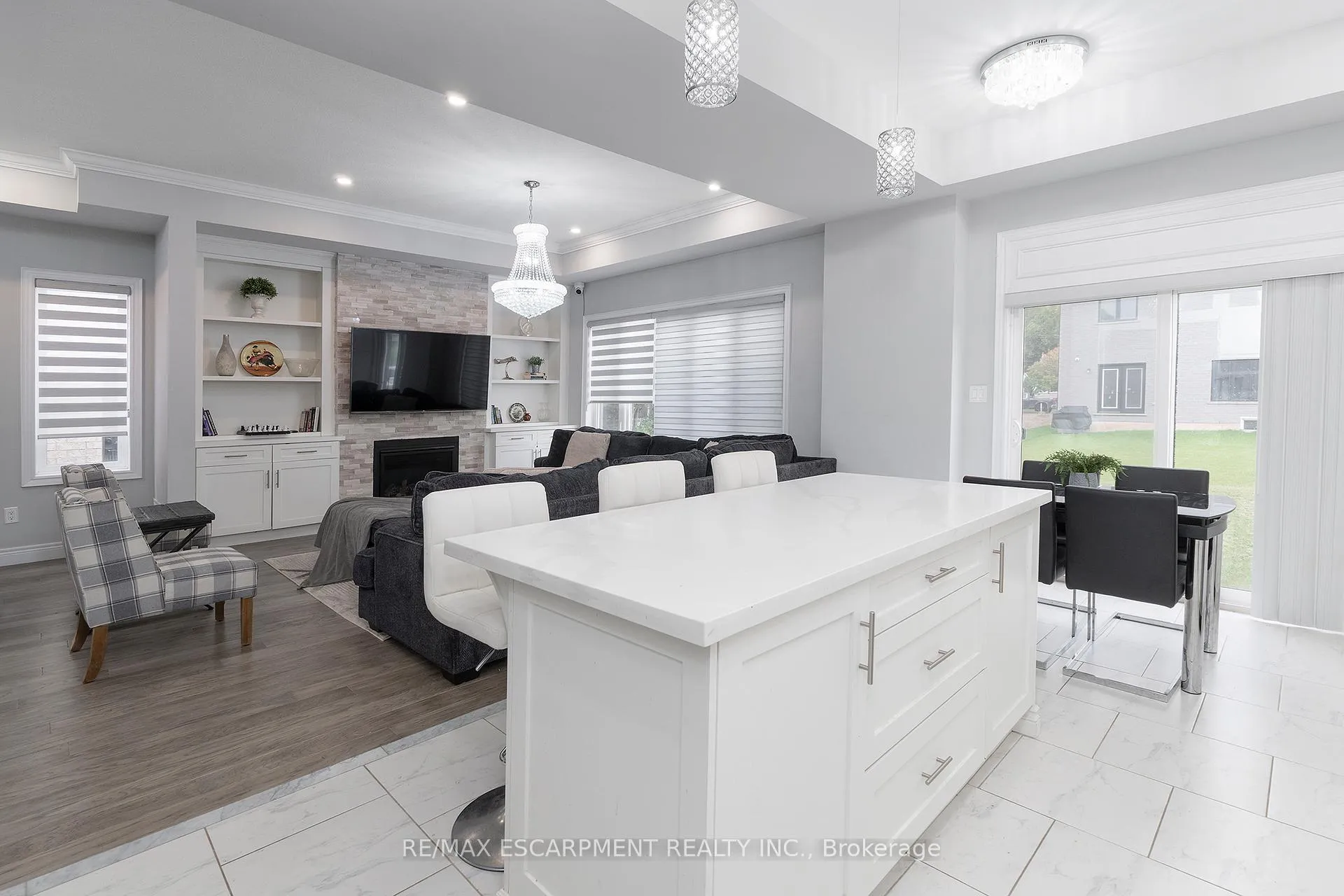 Photo 11 of 44 Miller Drive, Hamilton, Ancaster — HOMEH