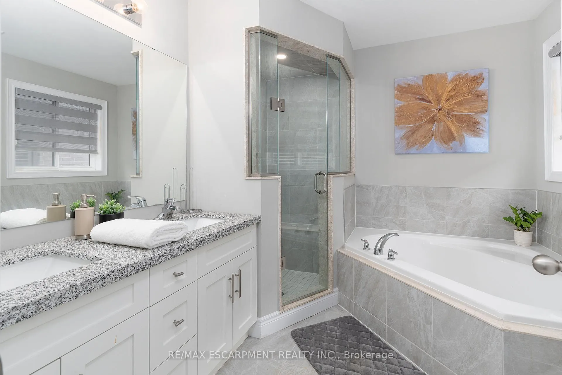 Photo 17 of 44 Miller Drive, Hamilton, Ancaster — HOMEH