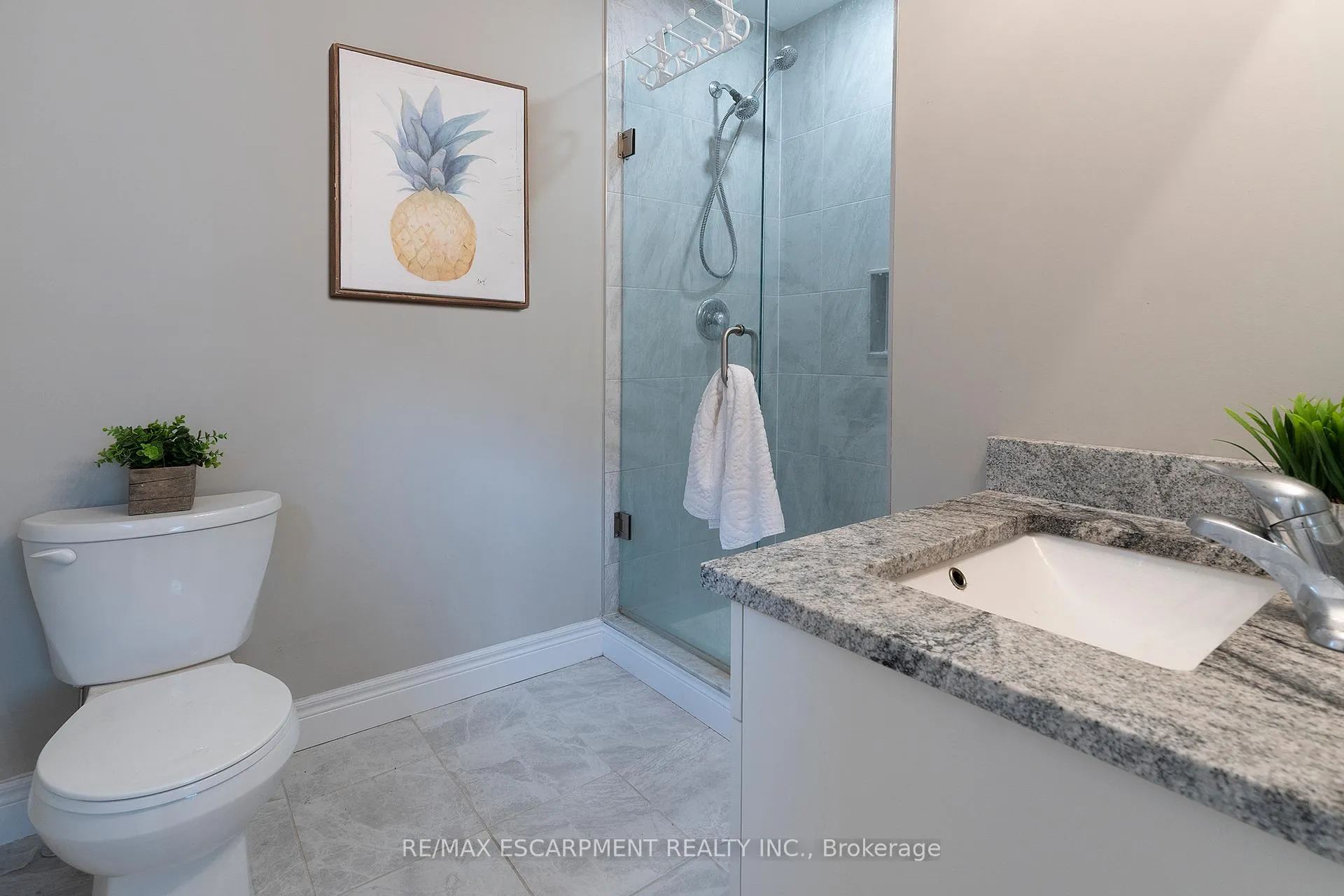 Photo 22 of 44 Miller Drive, Hamilton, Ancaster — HOMEH