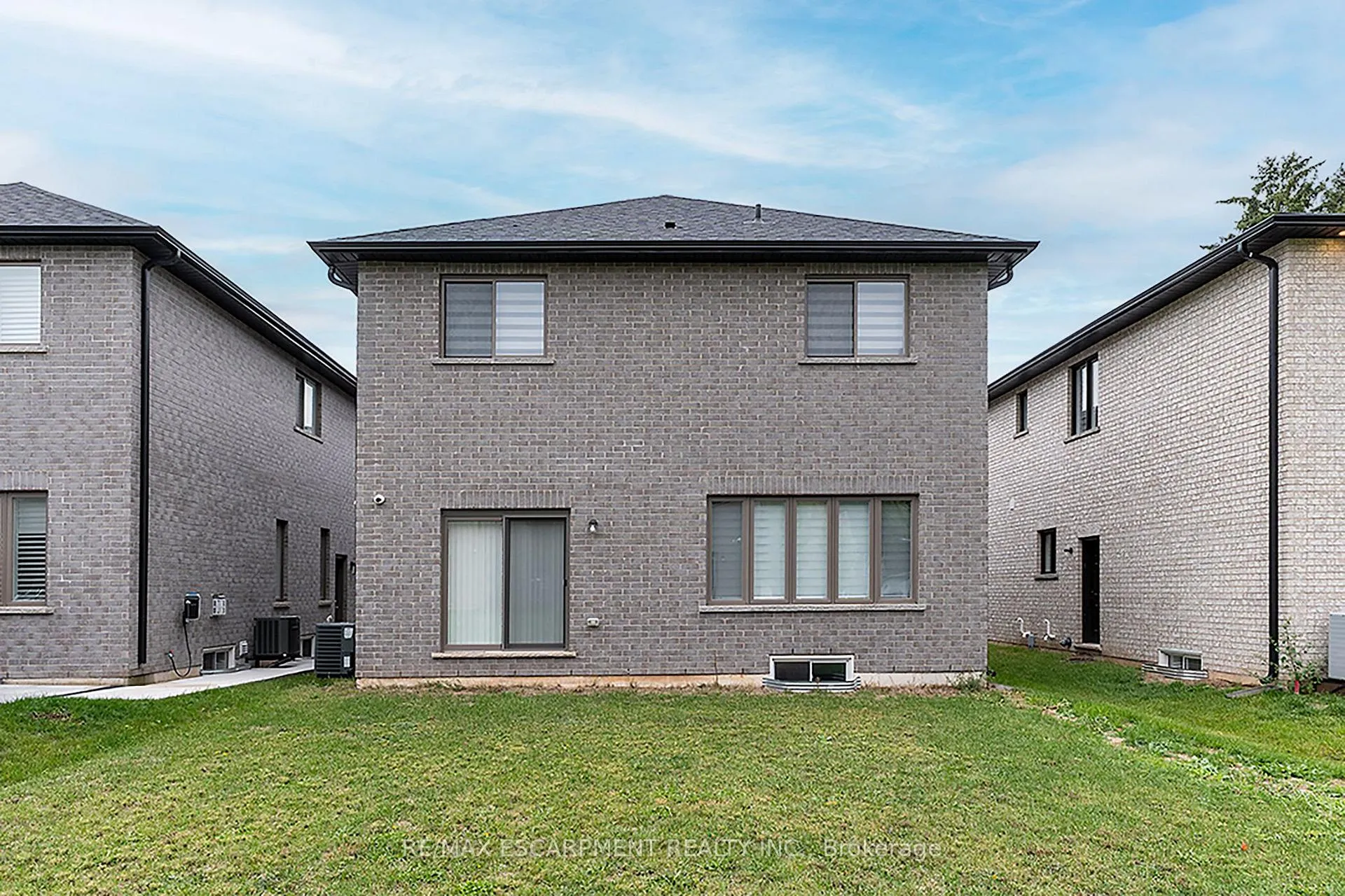 Photo 24 of 44 Miller Drive, Hamilton, Ancaster — HOMEH