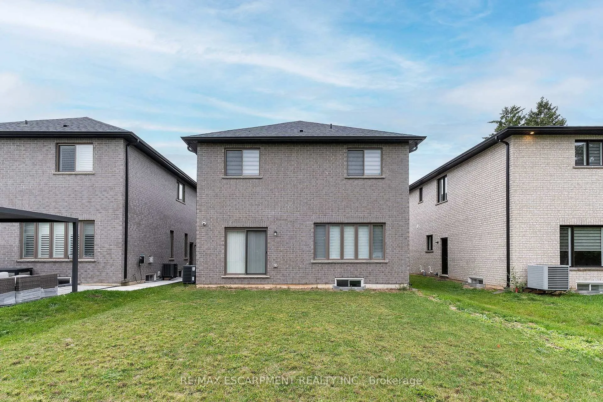 Photo 25 of 44 Miller Drive, Hamilton, Ancaster — HOMEH