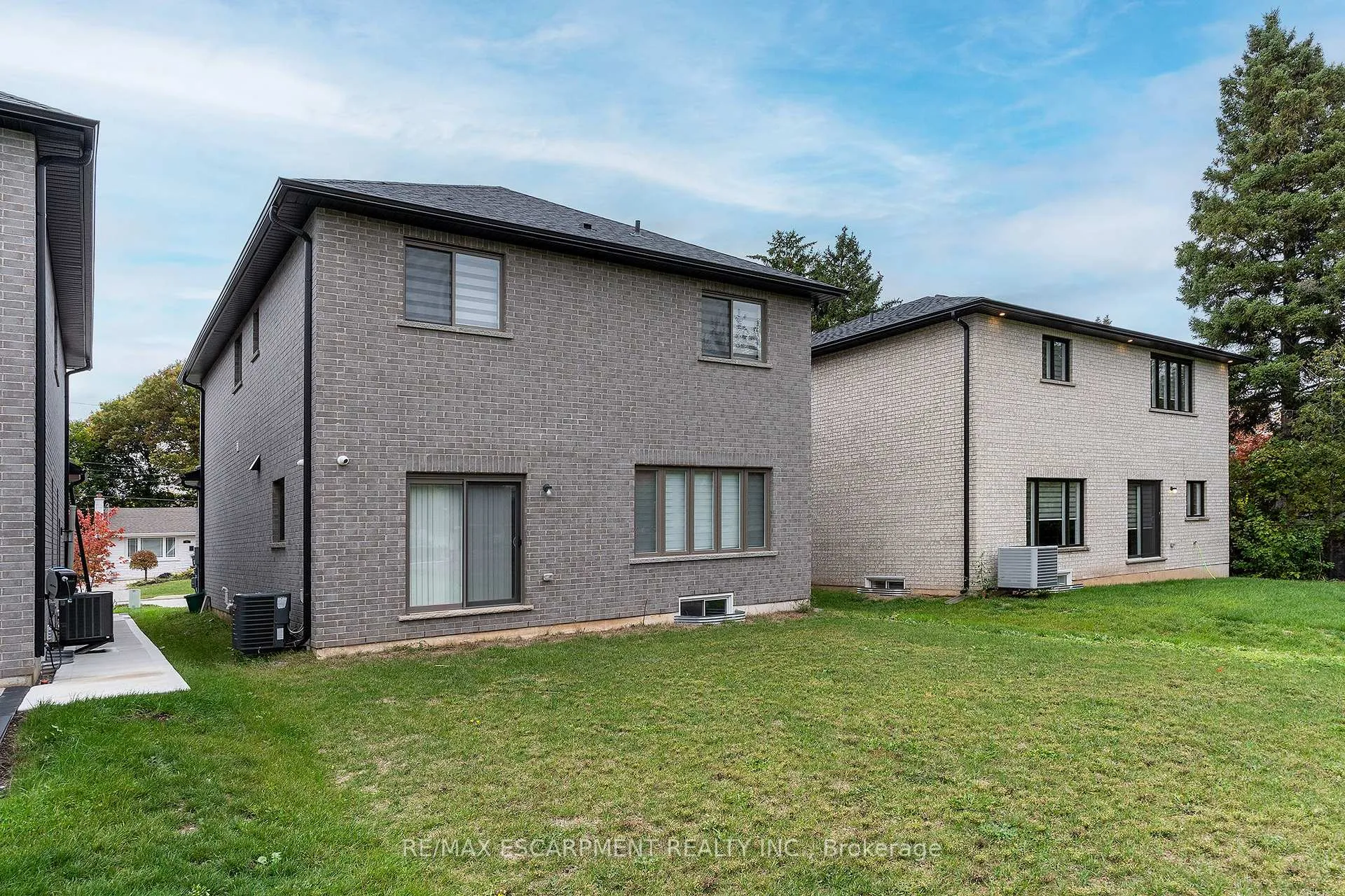 Photo 26 of 44 Miller Drive, Hamilton, Ancaster — HOMEH