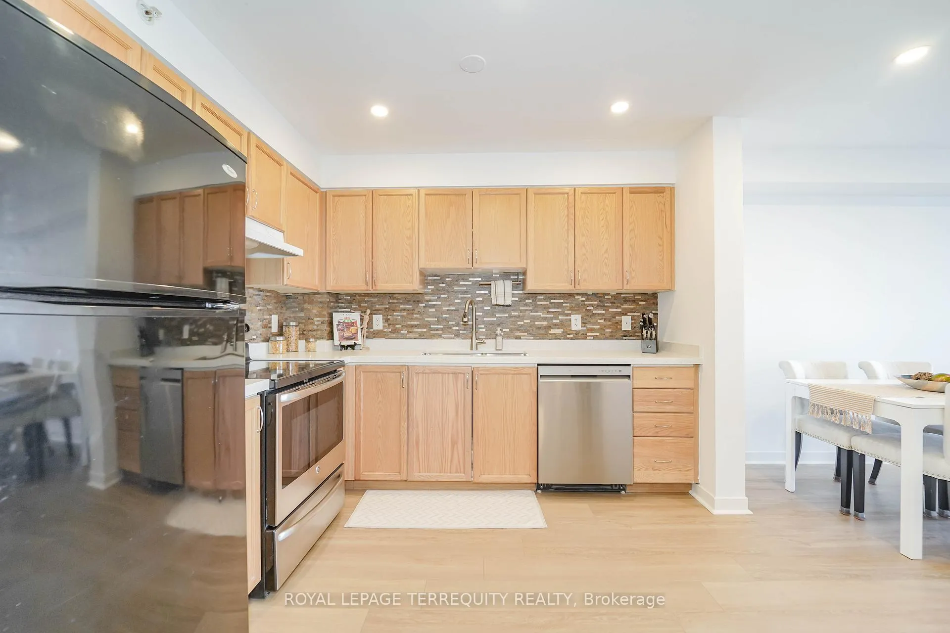 Photo 3 of Unit 2405, 6 Dayspring Circle, Brampton, Goreway Drive Corridor — HOMEH