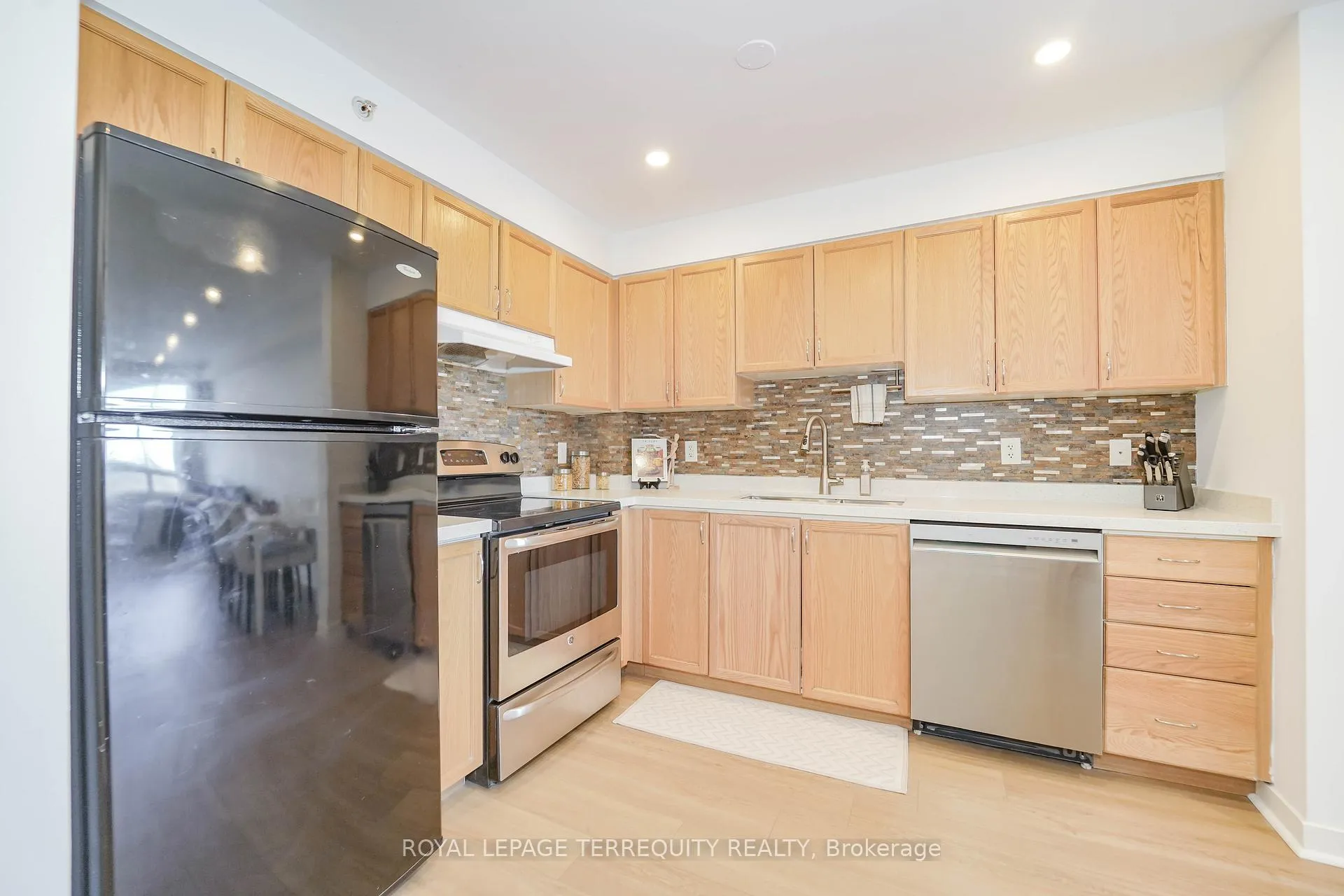 Photo 4 of Unit 2405, 6 Dayspring Circle, Brampton, Goreway Drive Corridor — HOMEH