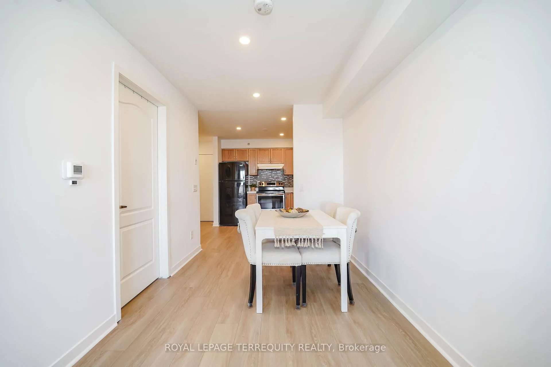 Photo 6 of Unit 2405, 6 Dayspring Circle, Brampton, Goreway Drive Corridor — HOMEH