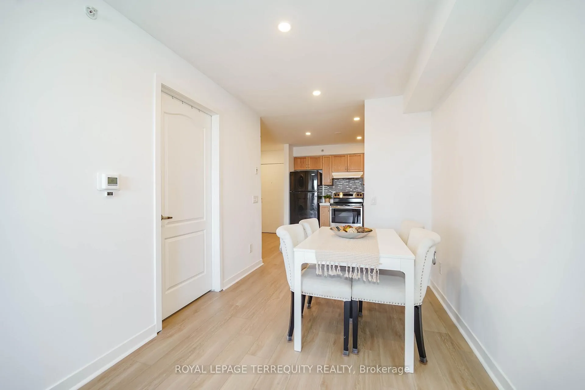 Photo 7 of Unit 2405, 6 Dayspring Circle, Brampton, Goreway Drive Corridor — HOMEH