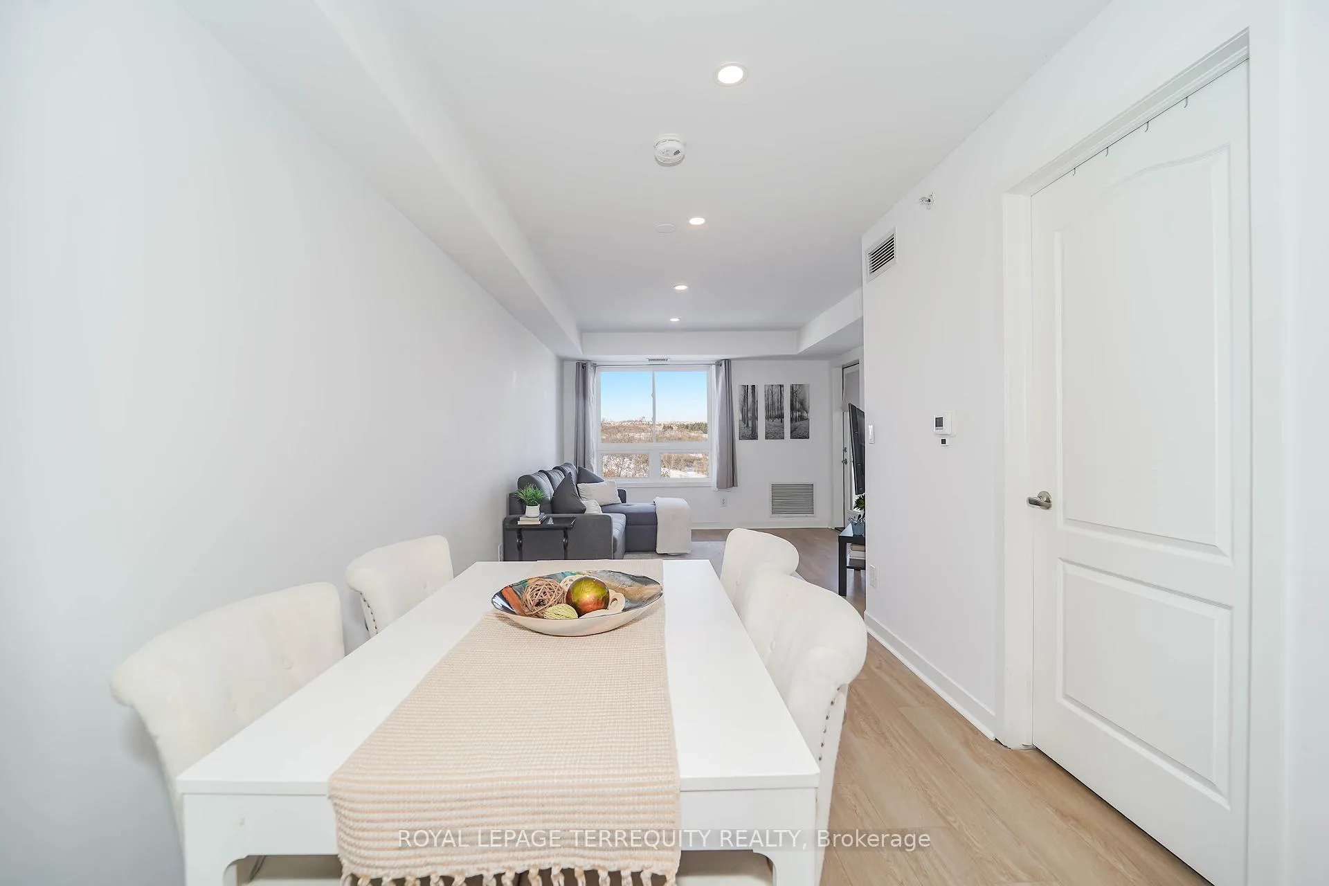 Photo 8 of Unit 2405, 6 Dayspring Circle, Brampton, Goreway Drive Corridor — HOMEH