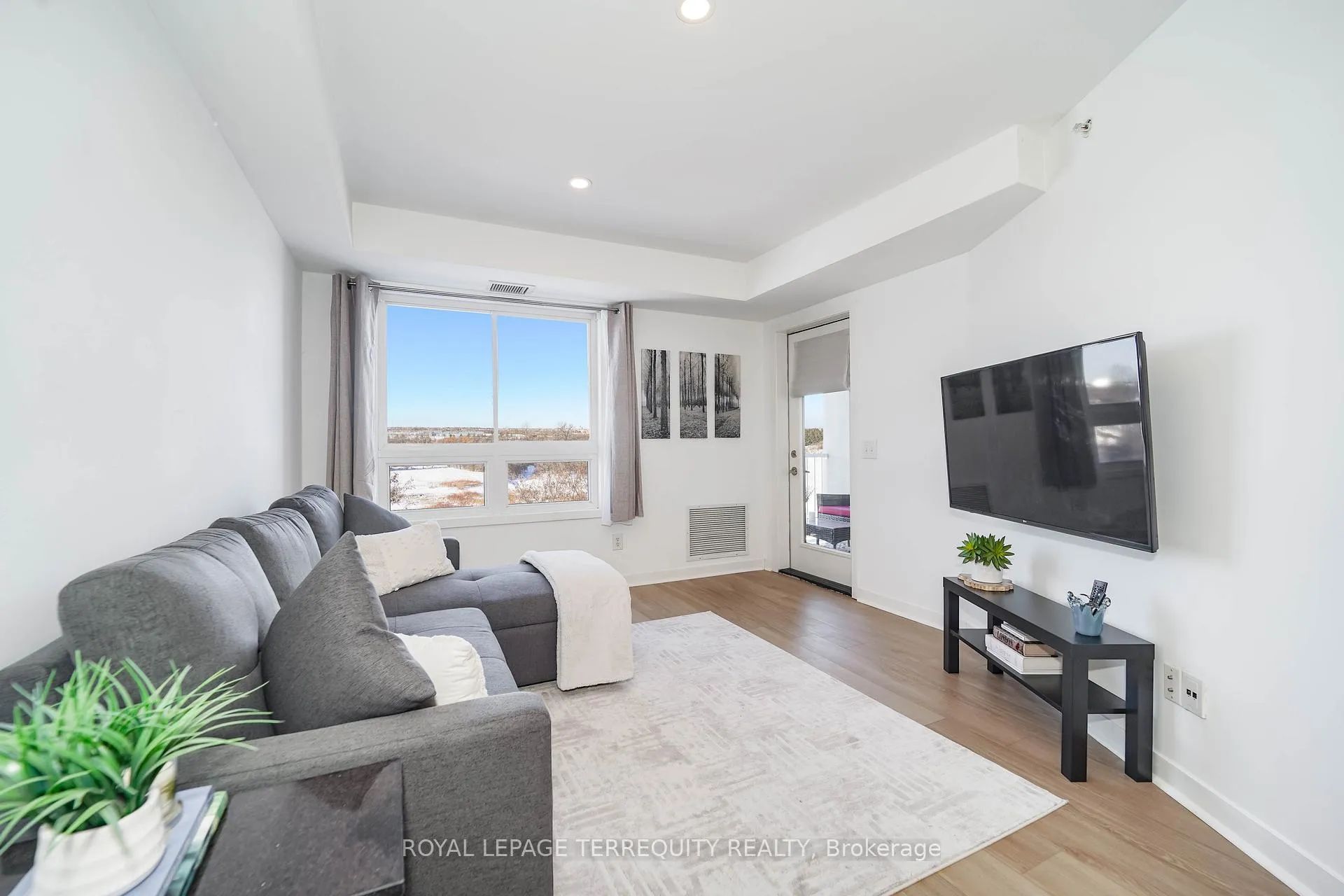 Photo 9 of Unit 2405, 6 Dayspring Circle, Brampton, Goreway Drive Corridor — HOMEH