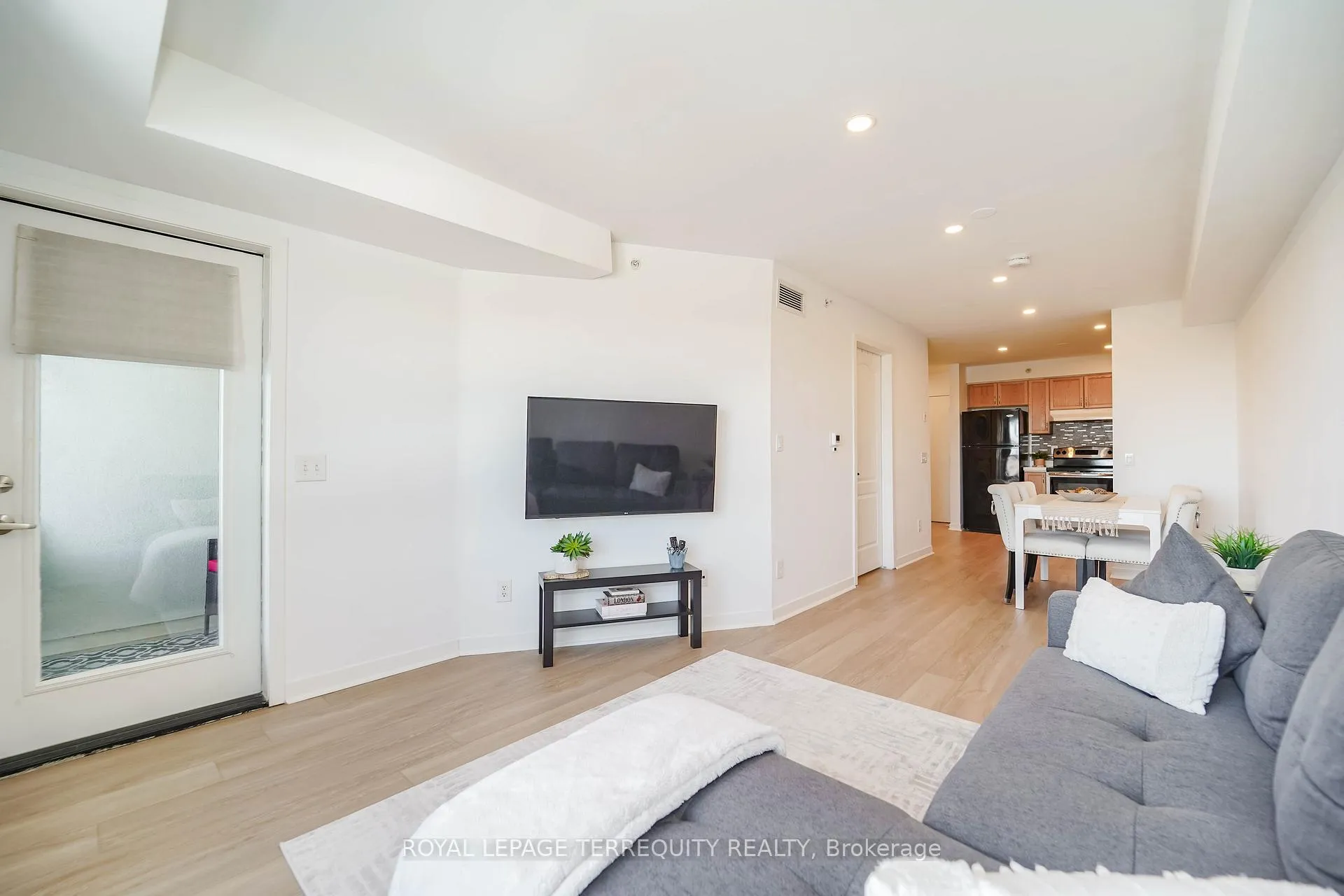 Photo 10 of Unit 2405, 6 Dayspring Circle, Brampton, Goreway Drive Corridor — HOMEH