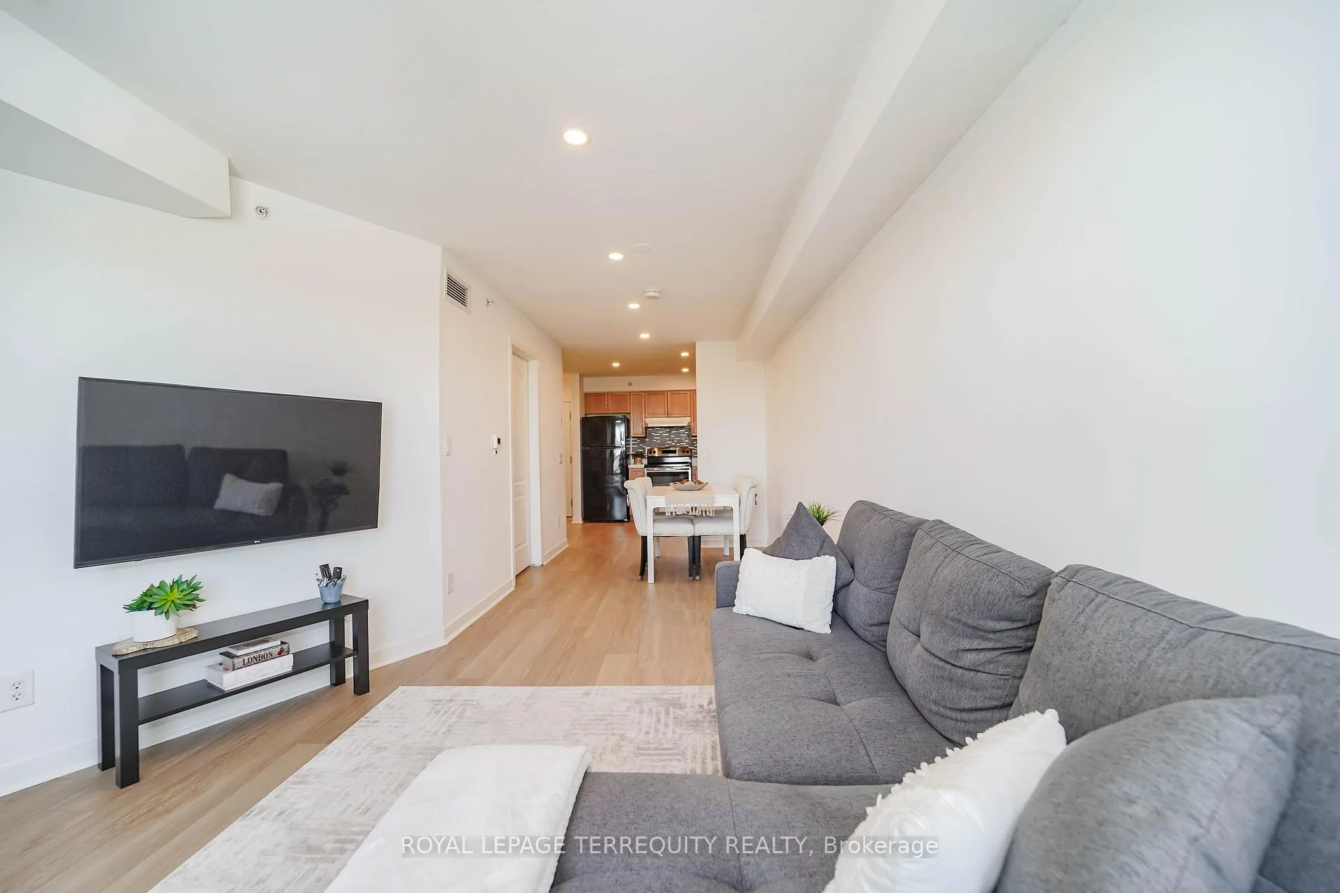 Photo 12 of Unit 2405, 6 Dayspring Circle, Brampton, Goreway Drive Corridor — HOMEH