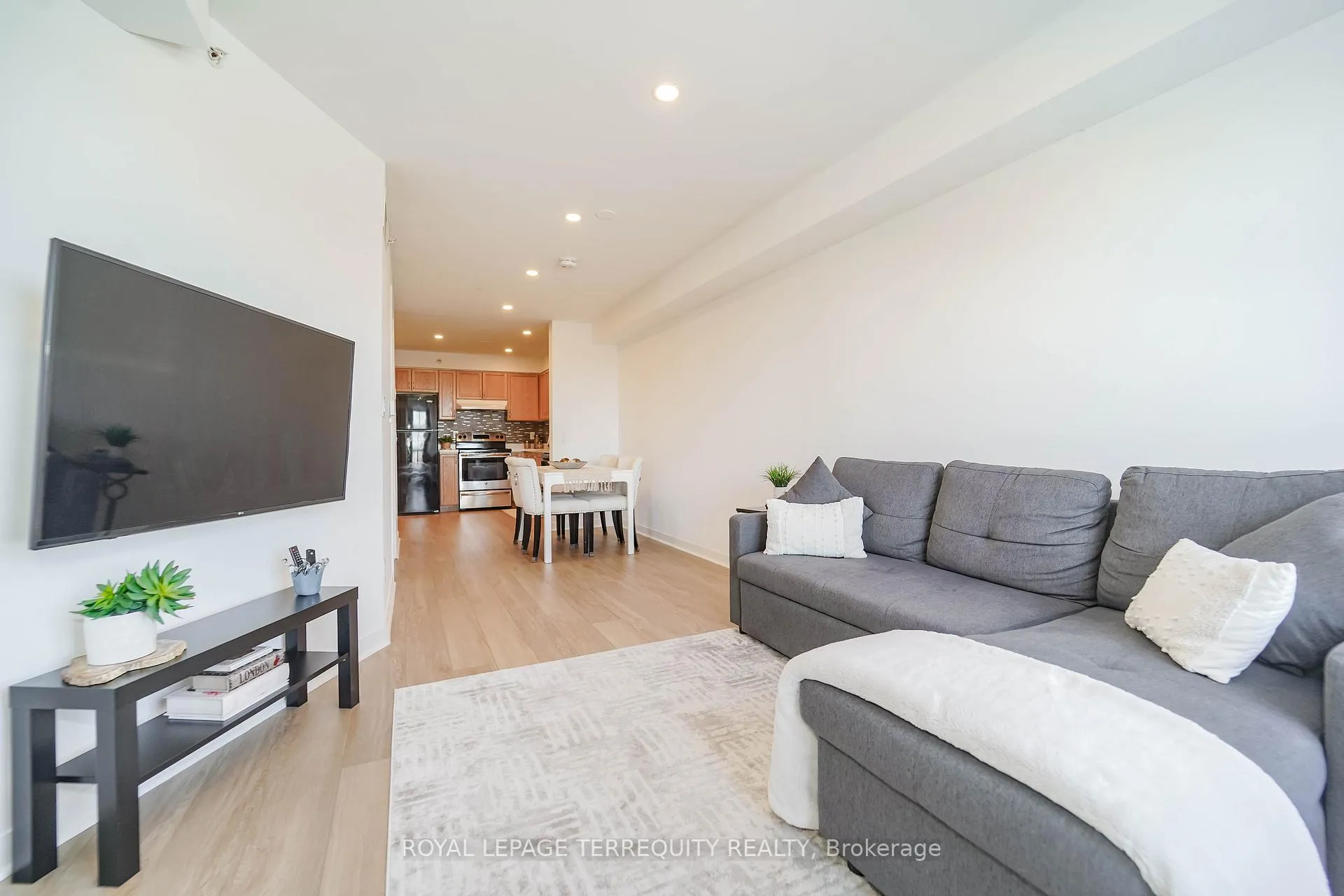 Photo 13 of Unit 2405, 6 Dayspring Circle, Brampton, Goreway Drive Corridor — HOMEH