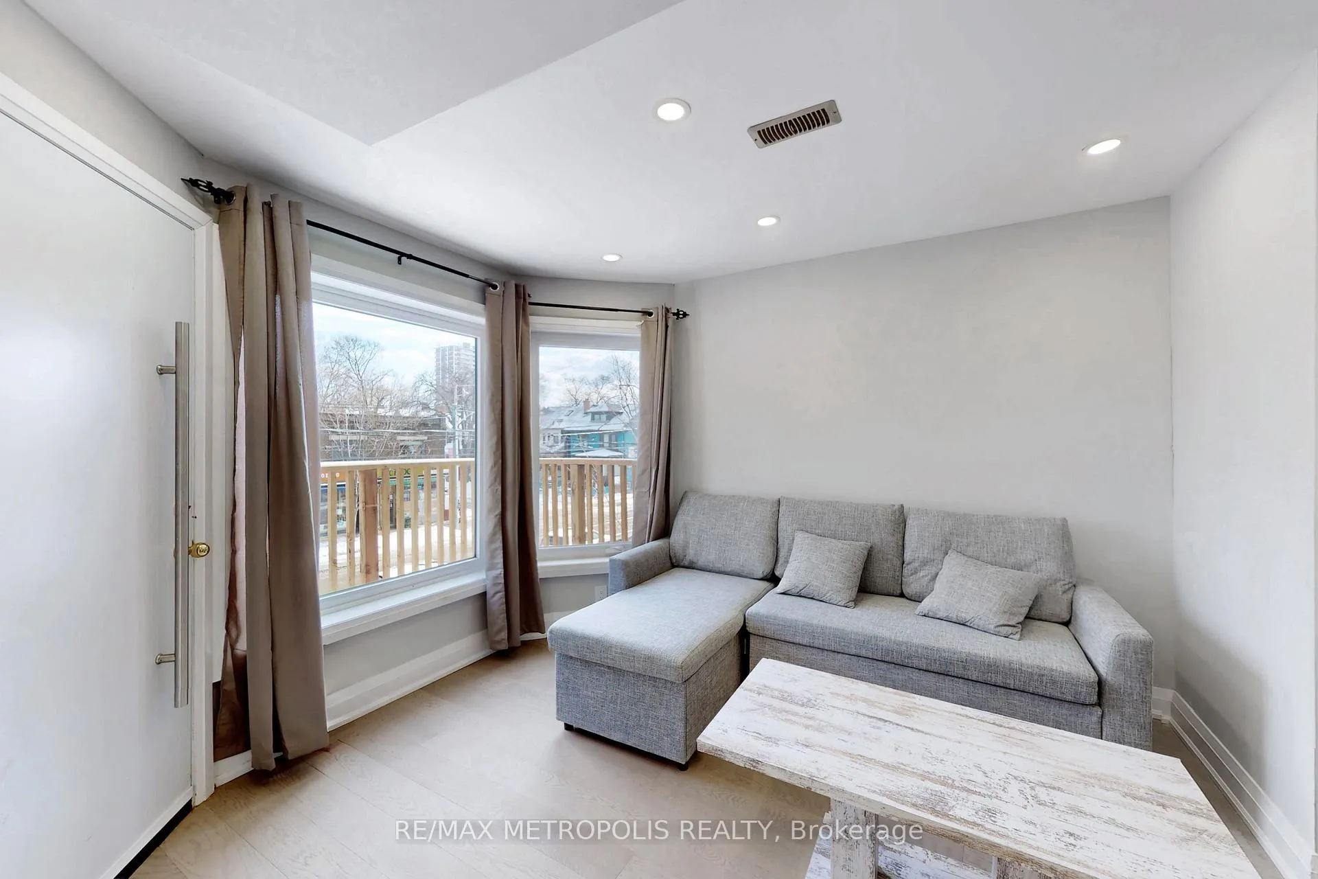 Photo 4 of 74 Roncesvalles Avenue, Toronto, Roncesvalles — HOMEH
