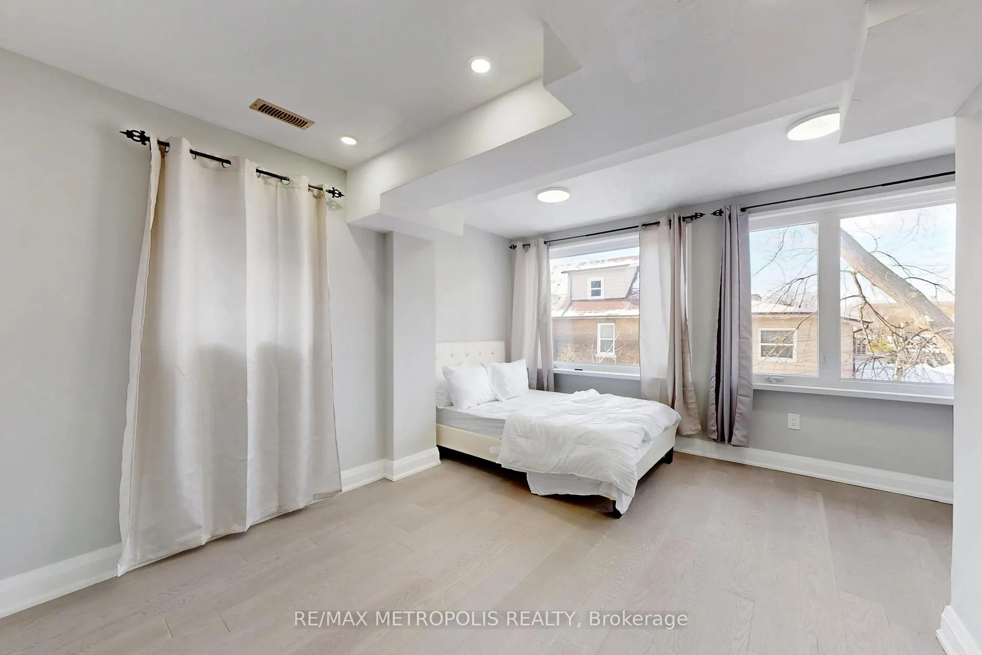 Photo 12 of 74 Roncesvalles Avenue, Toronto, Roncesvalles — HOMEH