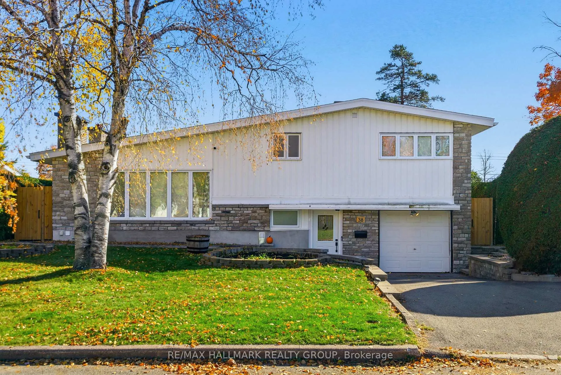 Front of 38 Harlowe Crescent