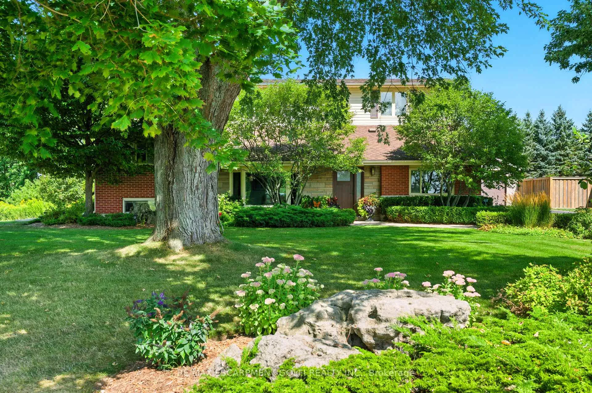 Photo 2 of 7298 Twenty Road E, Hamilton, Rural Glanbrook — HOMEH