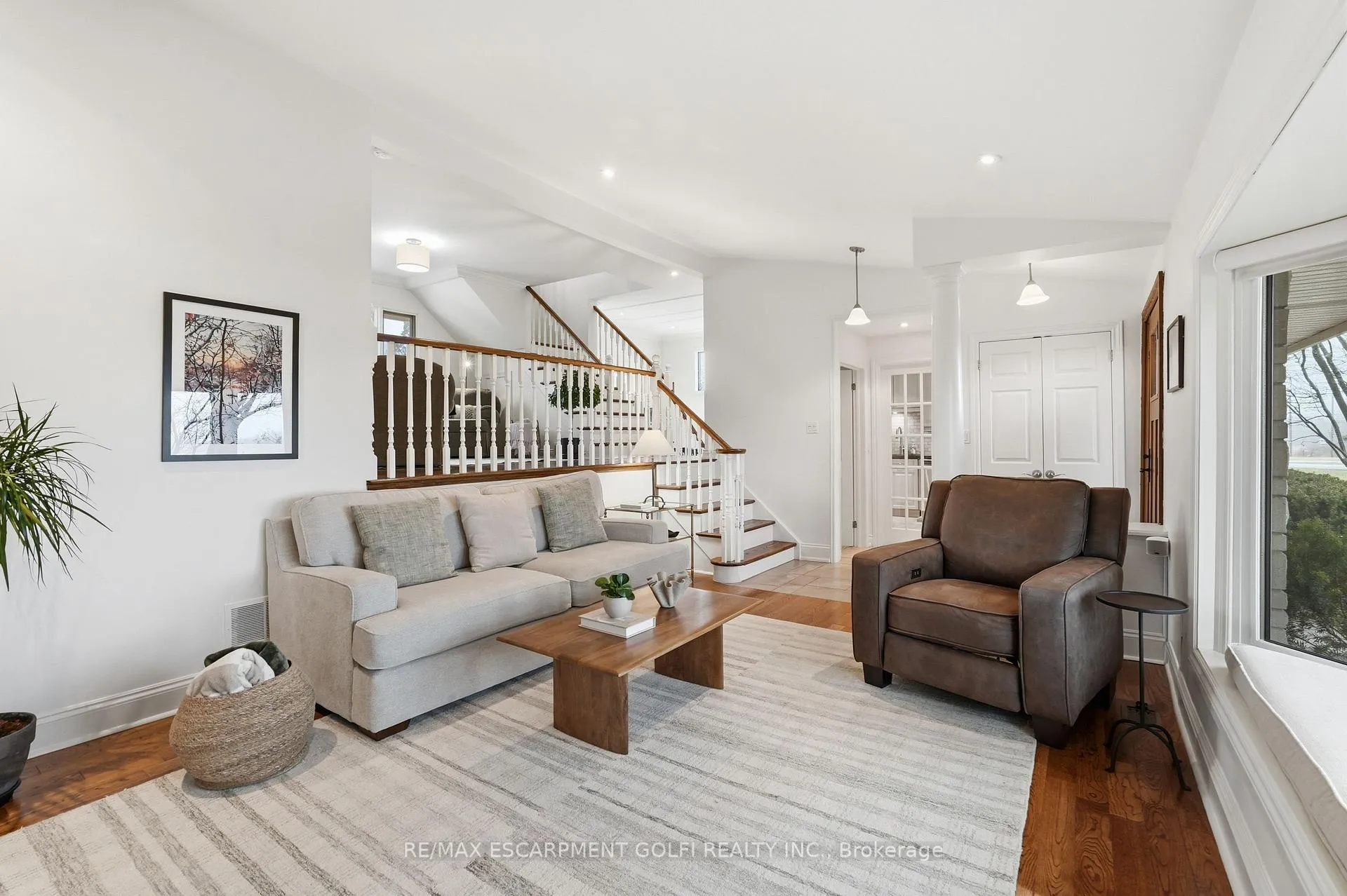 Photo 12 of 7298 Twenty Road E, Hamilton, Rural Glanbrook — HOMEH