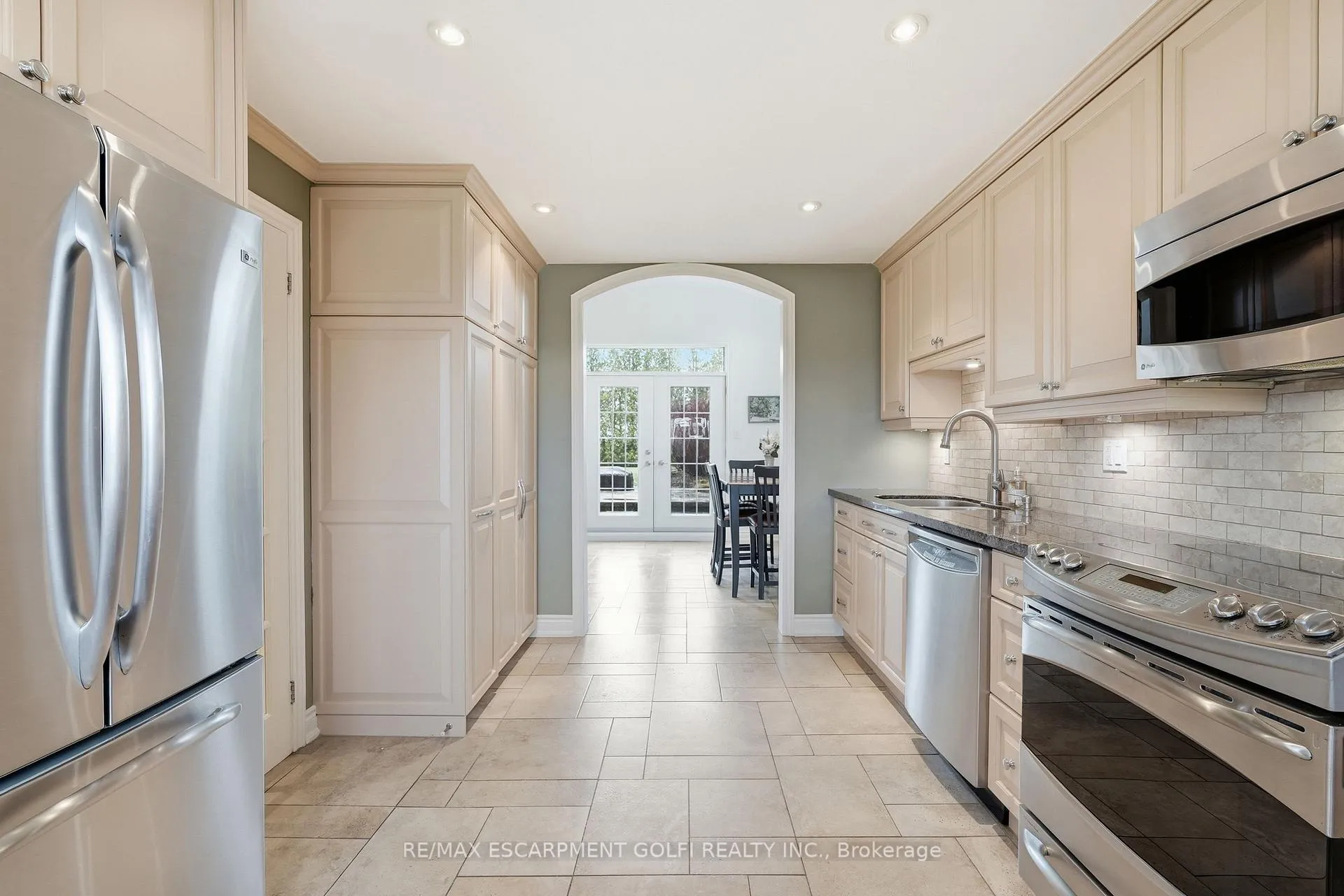 Photo 16 of 7298 Twenty Road E, Hamilton, Rural Glanbrook — HOMEH