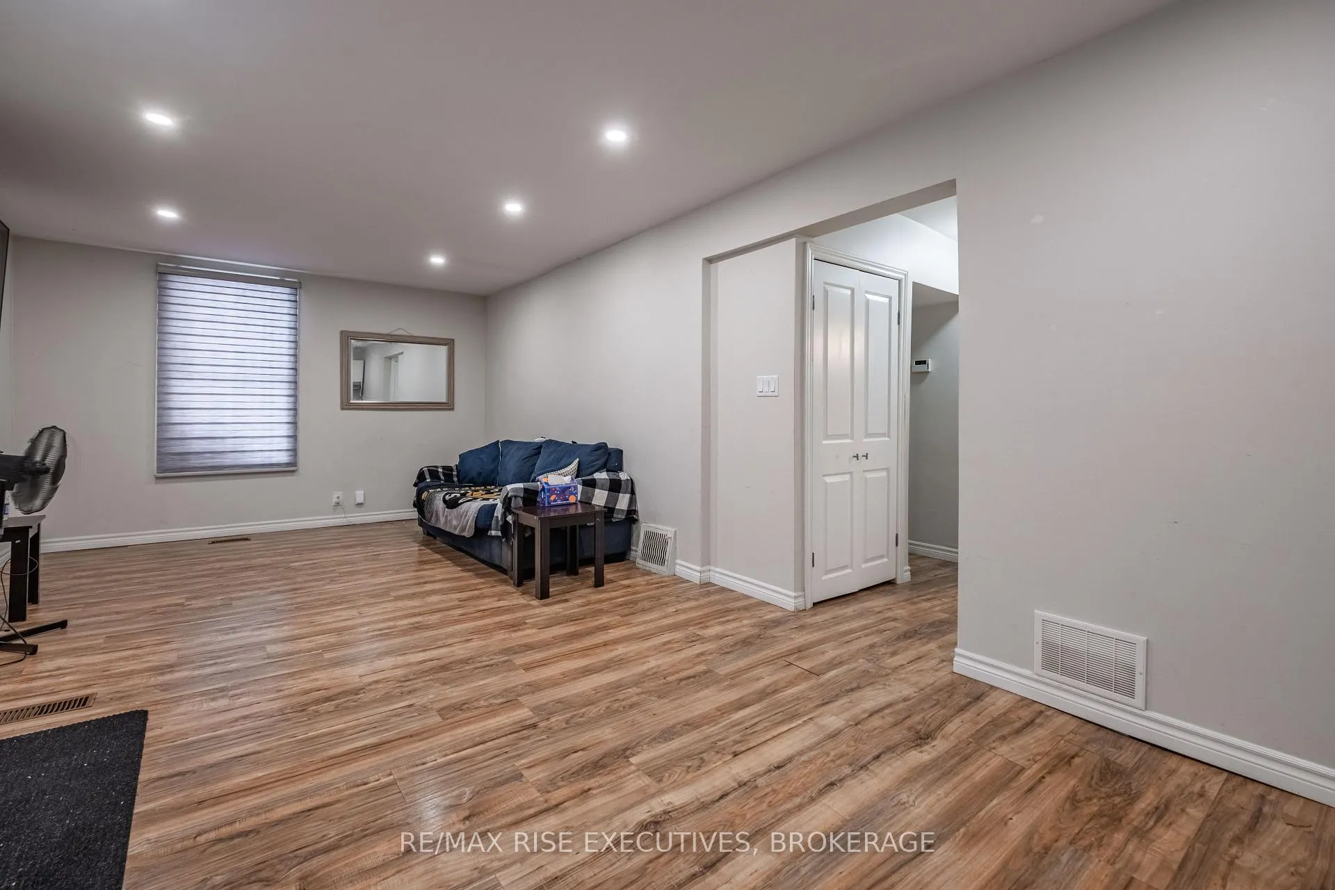 Photo 5 of 695 Victoria Street, Kingston, East of Sir John A. Blvd — HOMEH