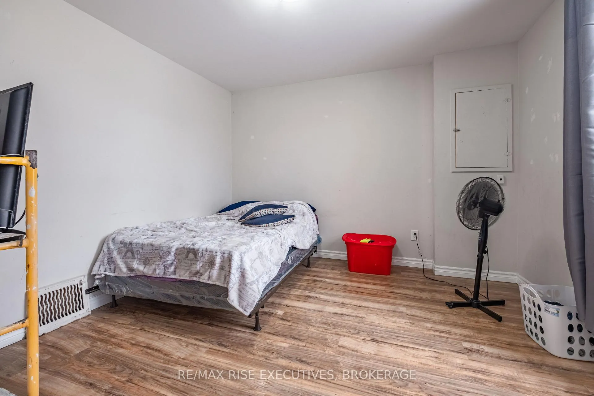 Photo 7 of 695 Victoria Street, Kingston, East of Sir John A. Blvd — HOMEH