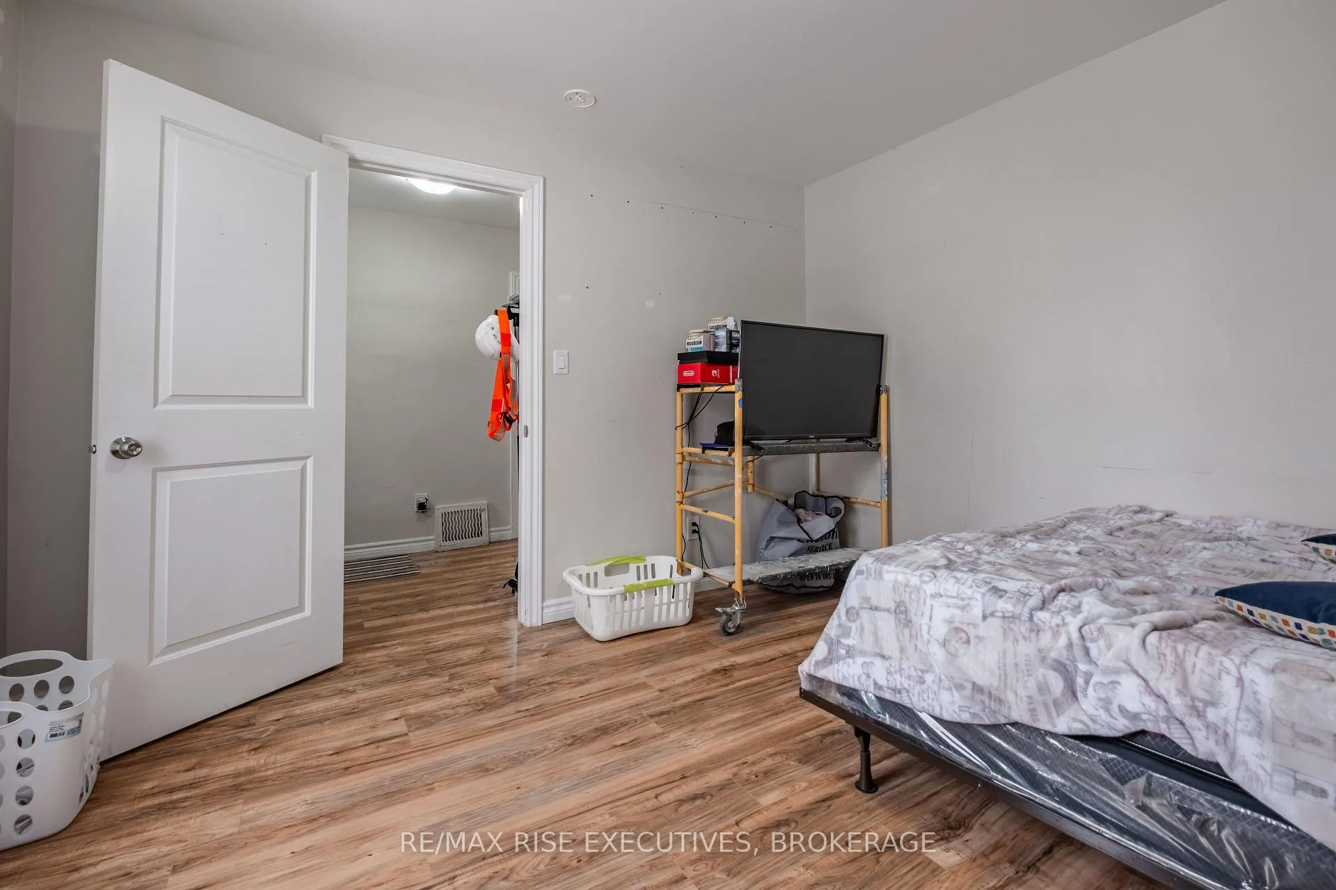 Photo 8 of 695 Victoria Street, Kingston, East of Sir John A. Blvd — HOMEH