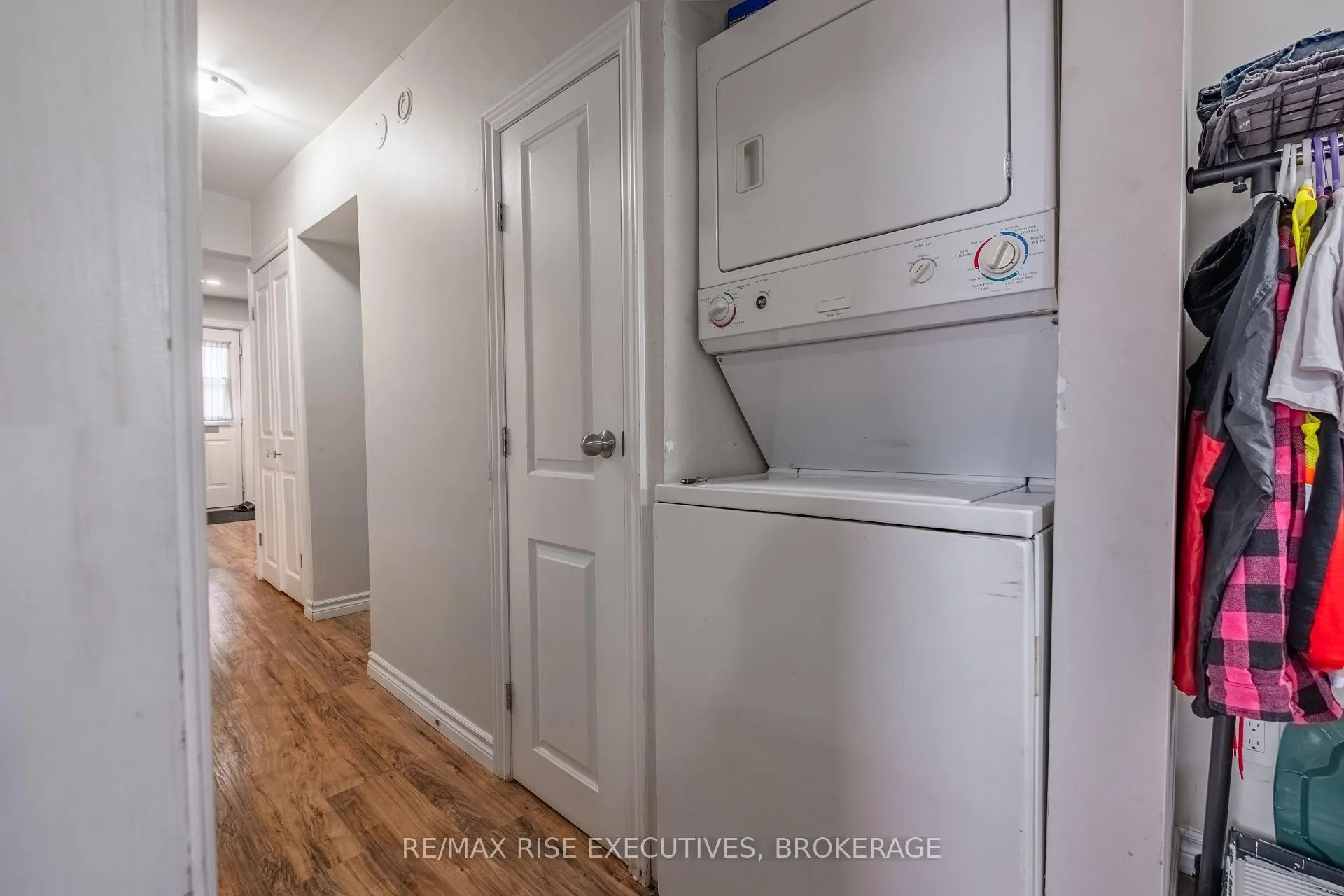 Photo 11 of 695 Victoria Street, Kingston, East of Sir John A. Blvd — HOMEH