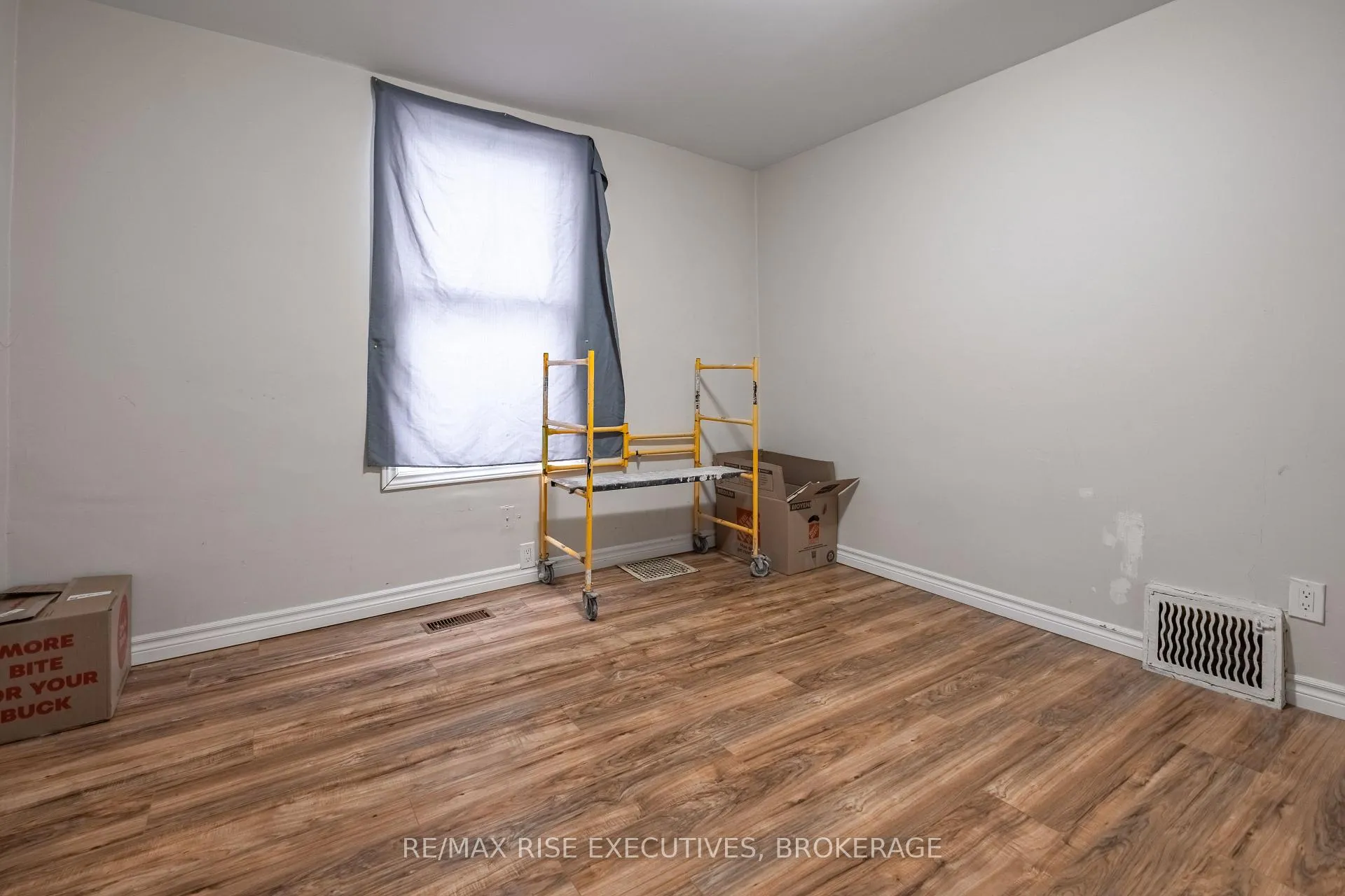 Photo 12 of 695 Victoria Street, Kingston, East of Sir John A. Blvd — HOMEH