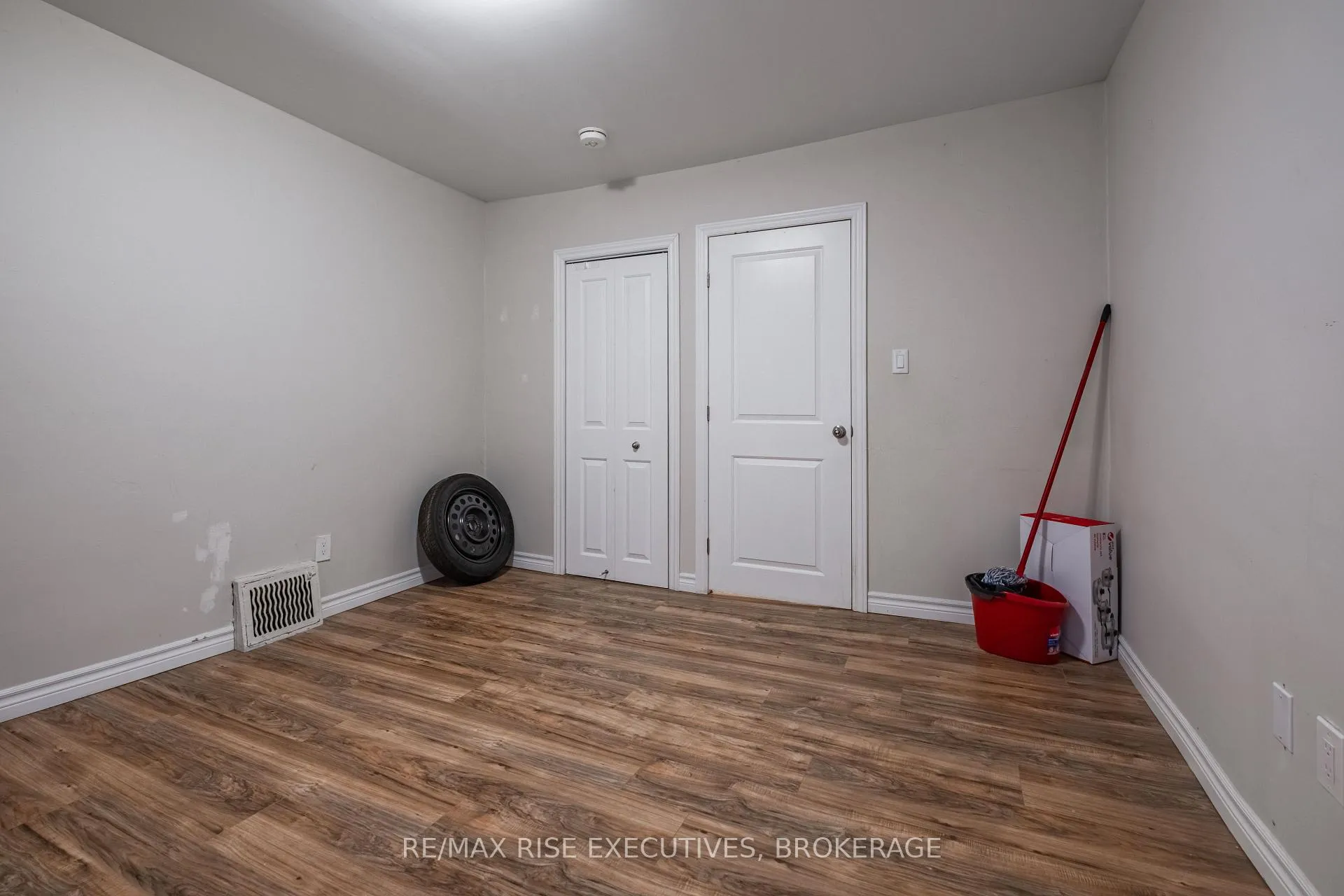 Photo 13 of 695 Victoria Street, Kingston, East of Sir John A. Blvd — HOMEH