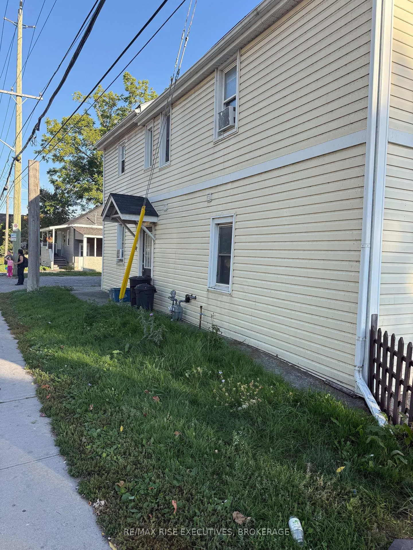 Photo 27 of 695 Victoria Street, Kingston, East of Sir John A. Blvd — HOMEH