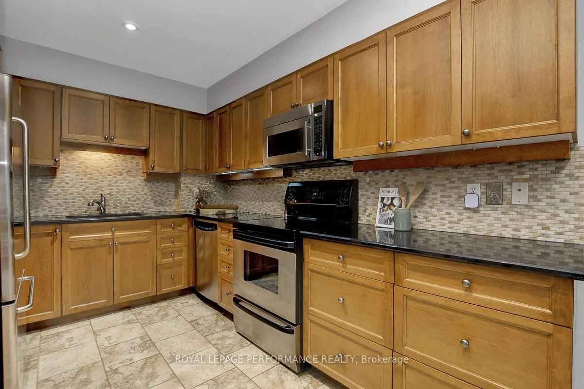 Photo 13 of 19 Columbus Avenue, Ottawa, Overbrook — HOMEH