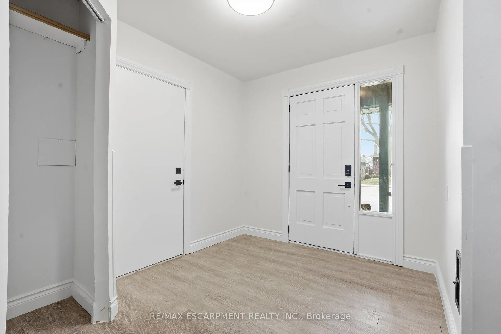 Photo 5 of 50 Lawnhurst Drive, Hamilton, Lawfield — HOMEH
