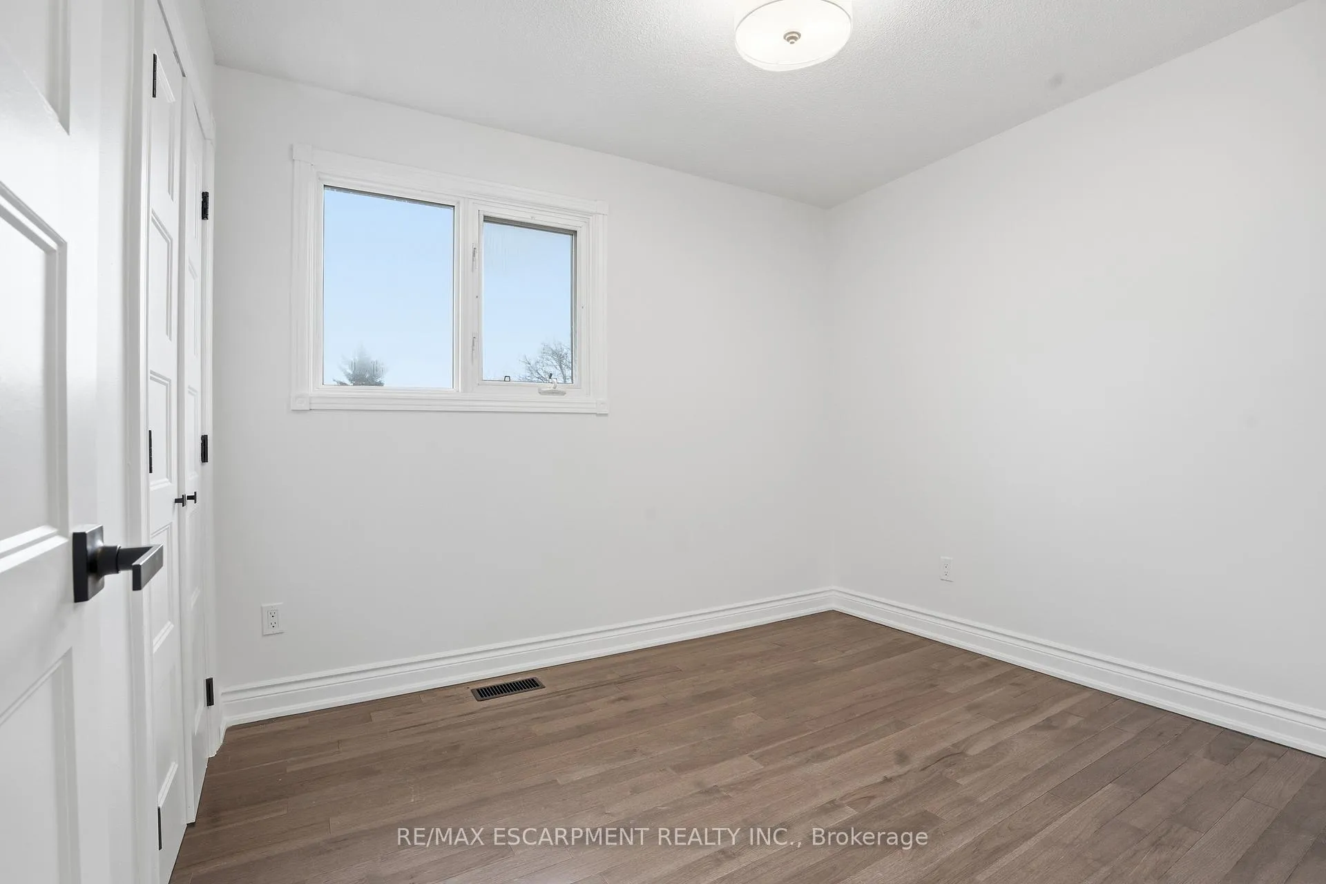 Photo 16 of 50 Lawnhurst Drive, Hamilton, Lawfield — HOMEH